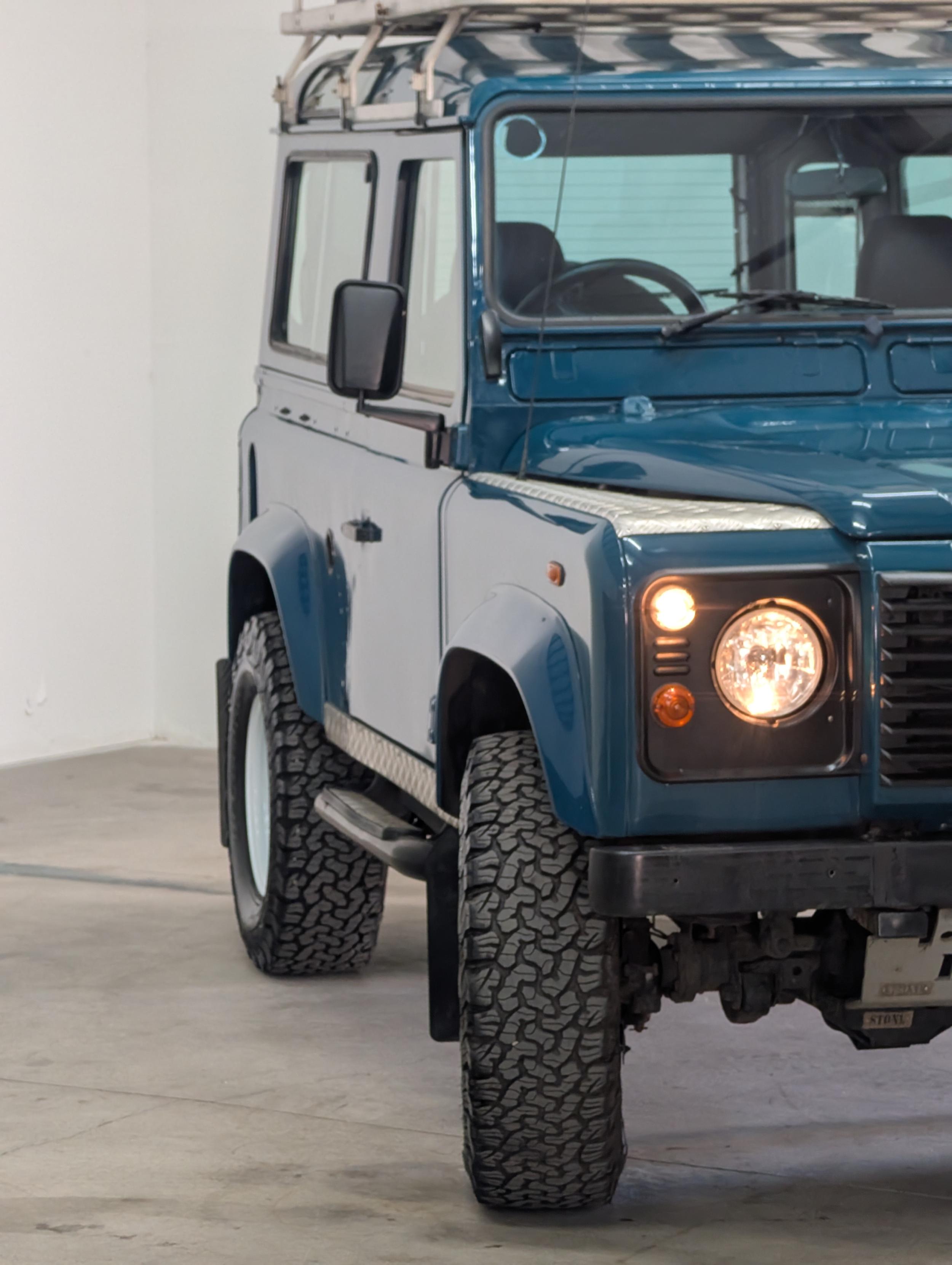2000 Land Rover Defender 90 2.8i