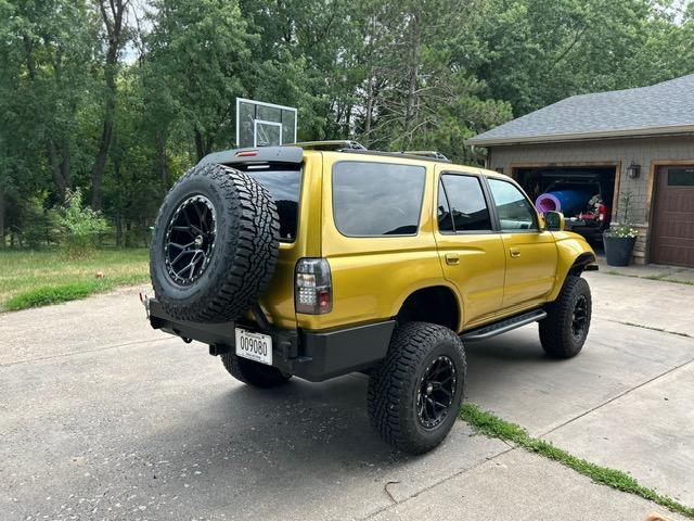 Modified V8-Powered 2000 Toyota 4Runner