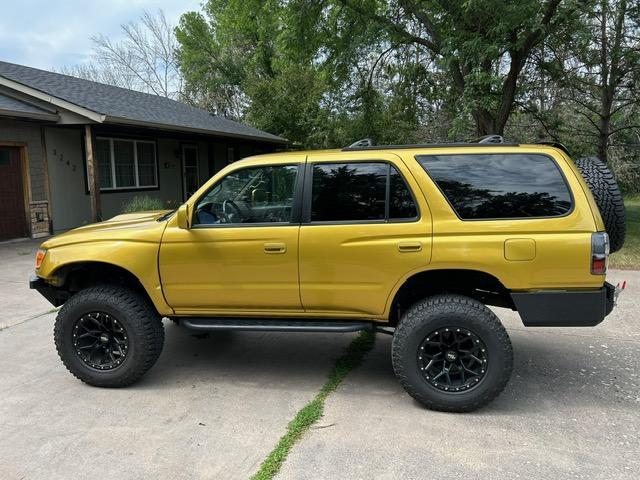Modified V8-Powered 2000 Toyota 4Runner