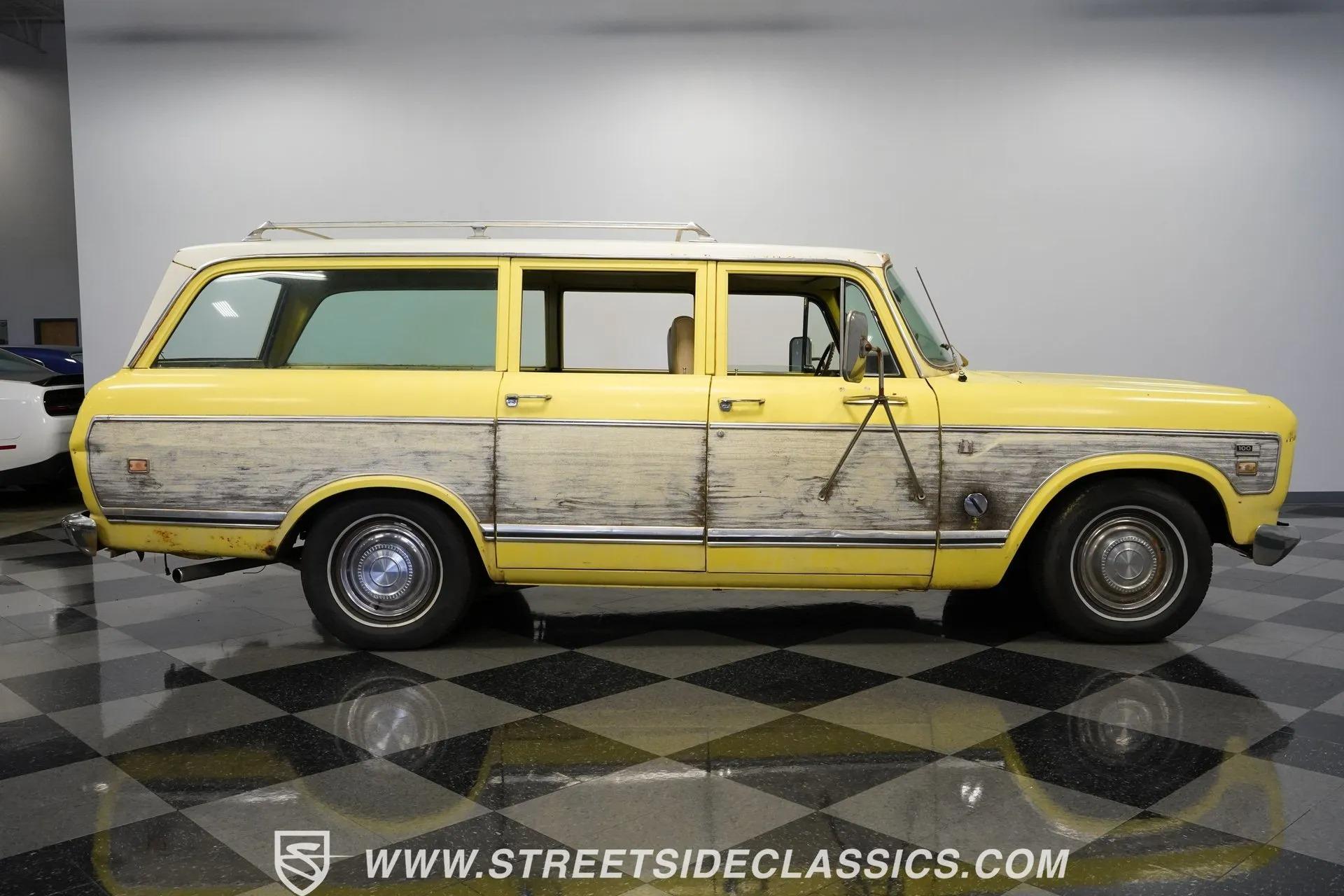 1974 International Harvester Travelall - 4