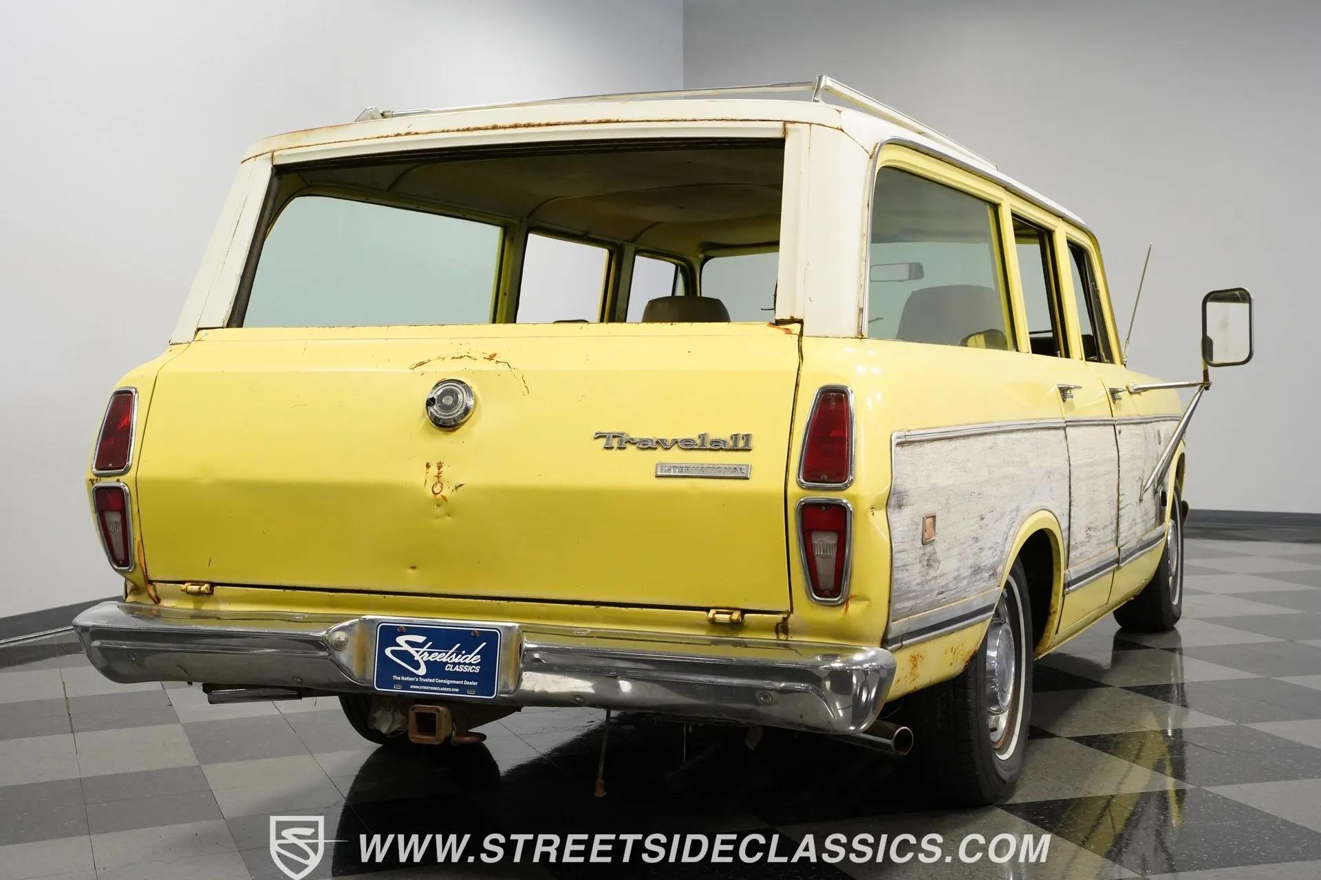 1974 International Harvester Travelall - 3