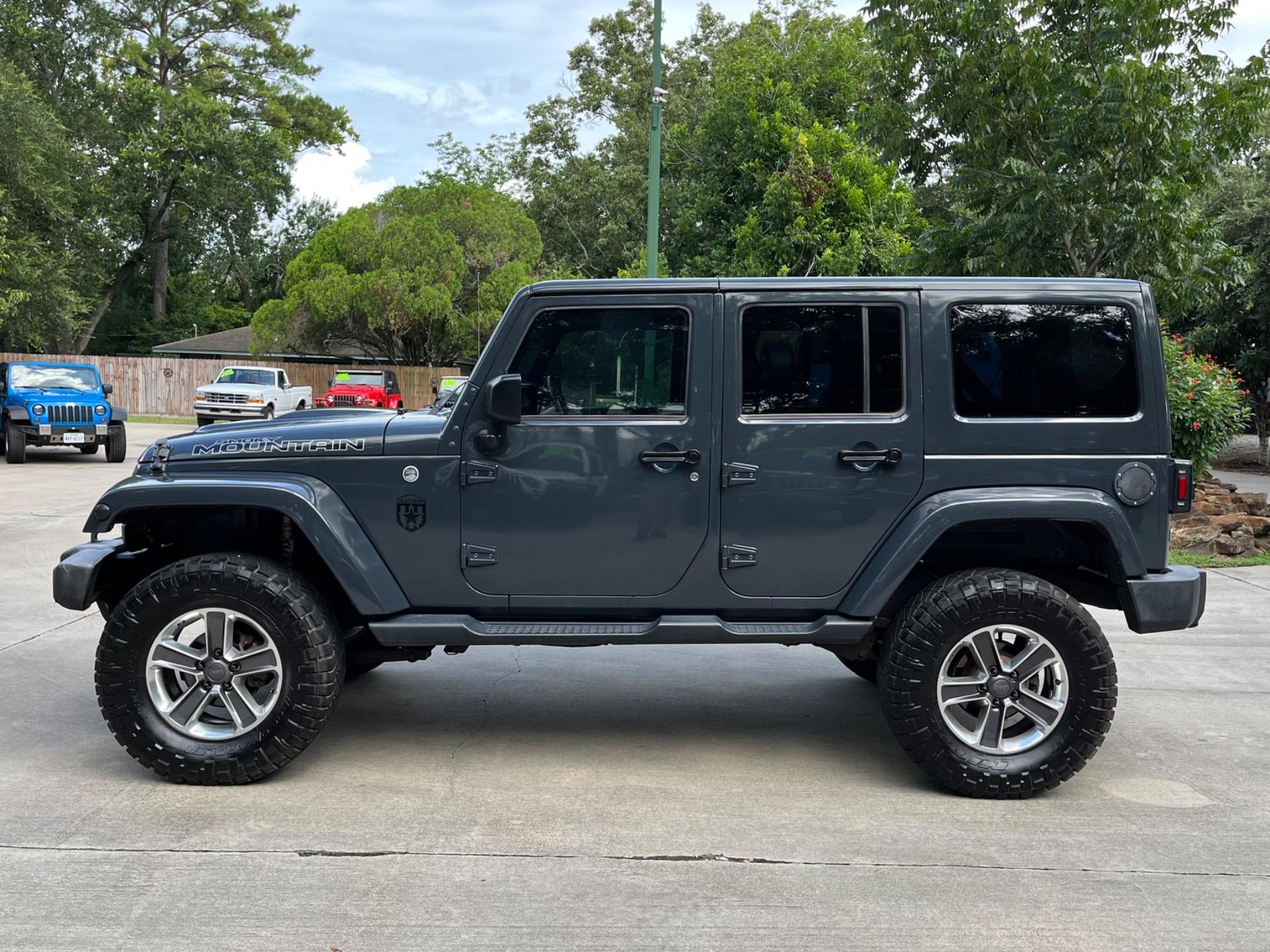 2017 Jeep Wrangler Unlimited Smokey Mountain