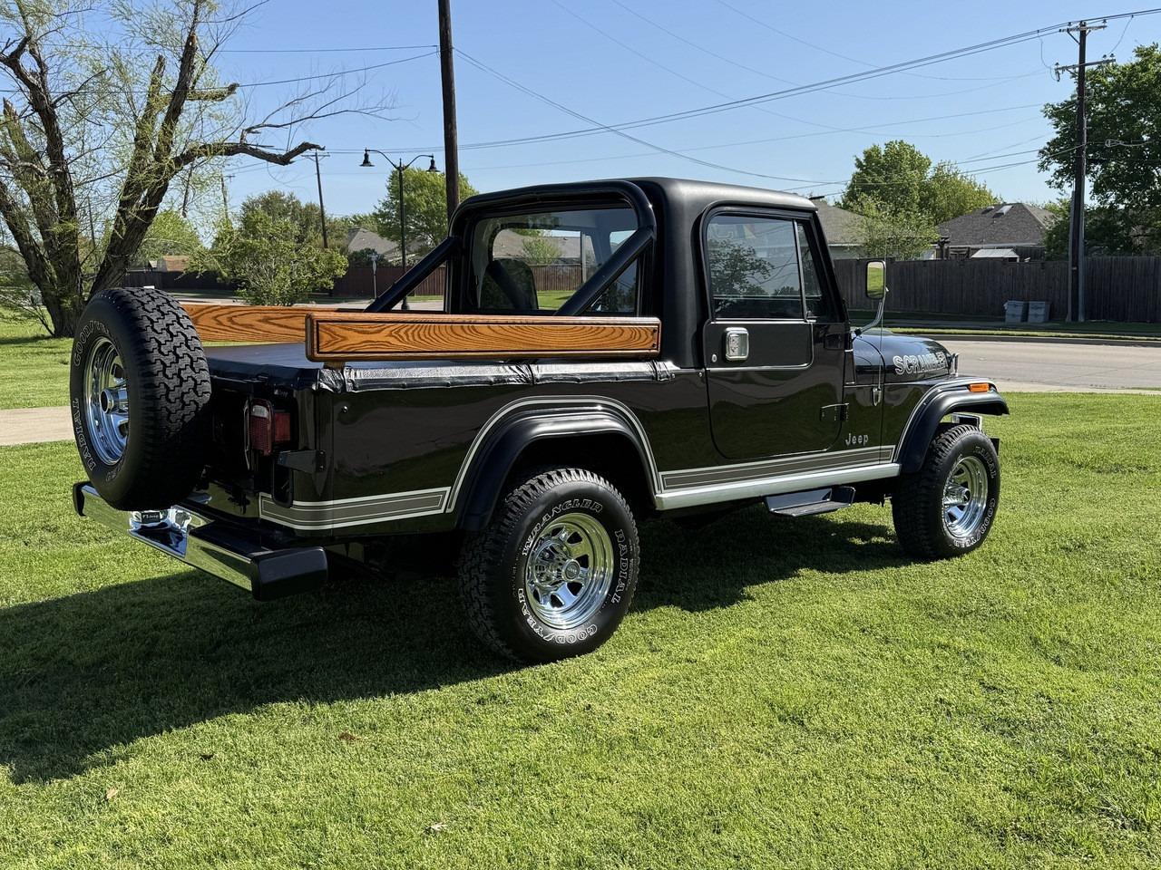 1984 Jeep CJ-8 Scrambler Laredo