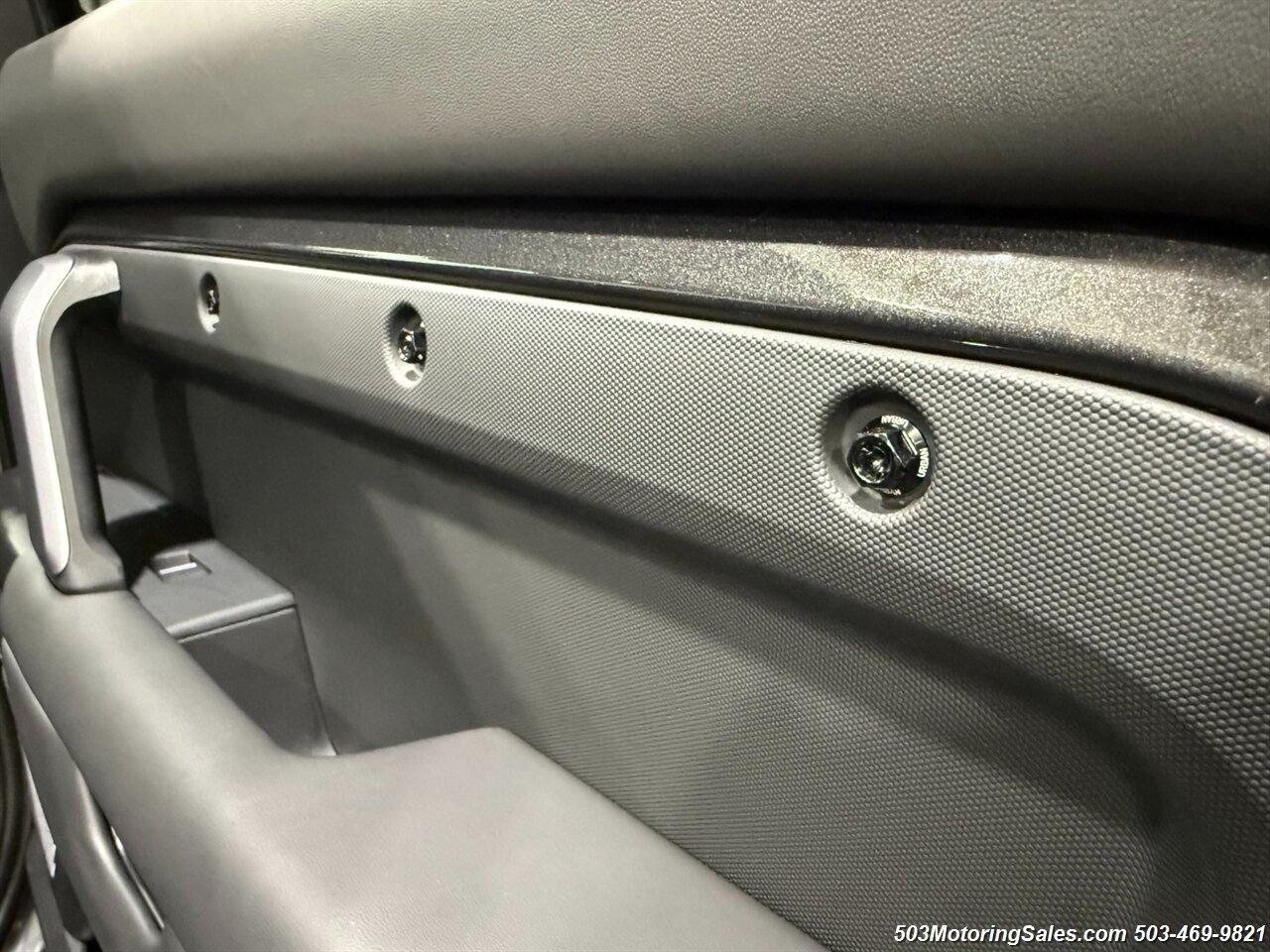 2024 Land Rover Defender 90 Urban Widetrack