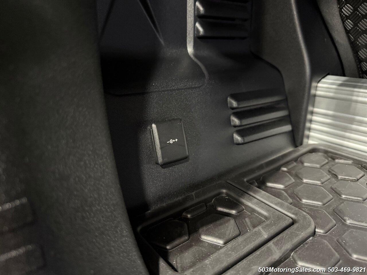 2024 Land Rover Defender 90 Urban Widetrack