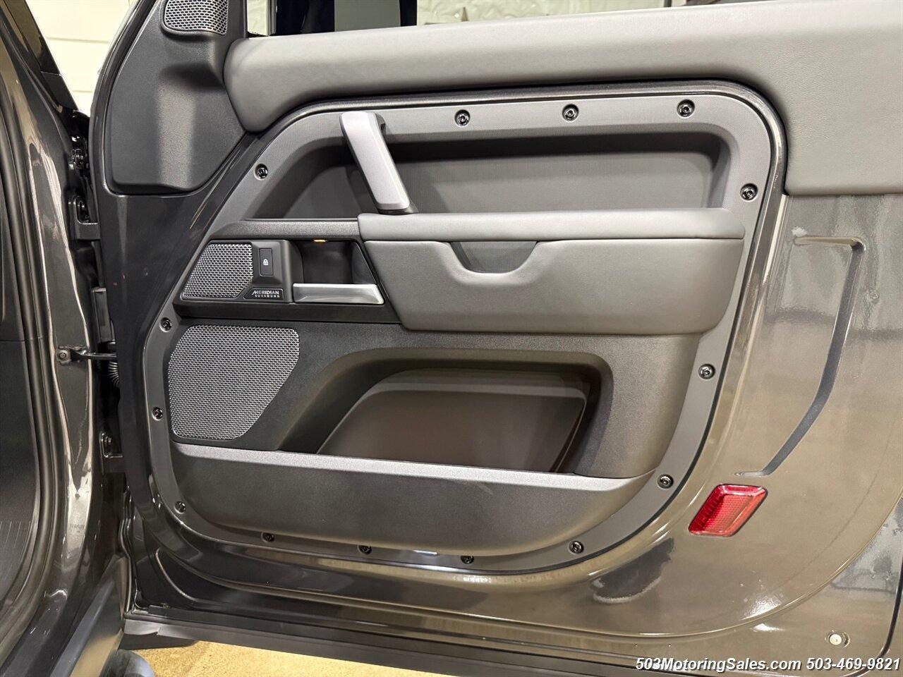 2024 Land Rover Defender 90 Urban Widetrack