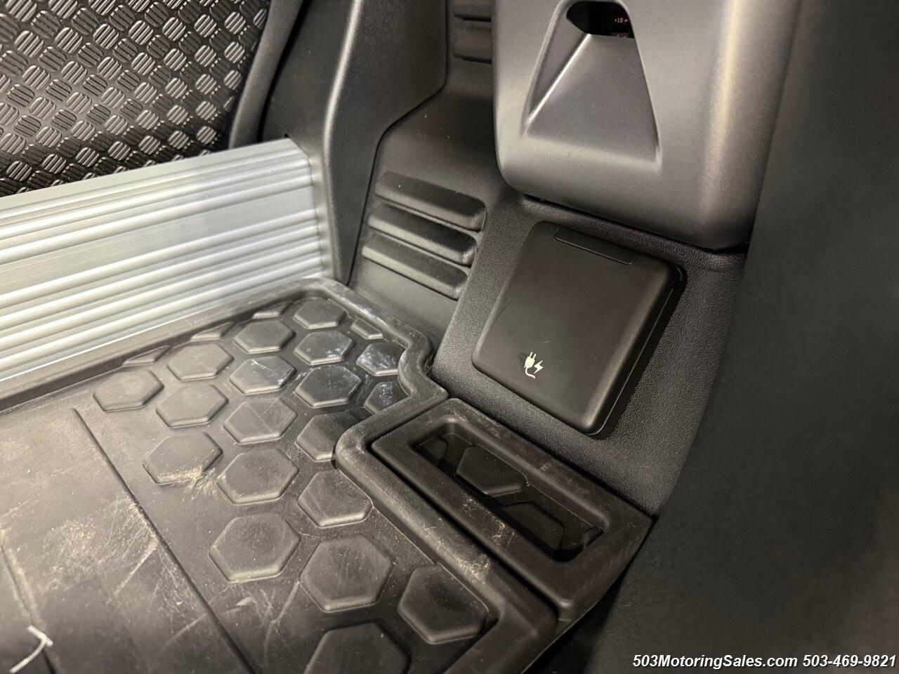 2024 Land Rover Defender 90 Urban Widetrack