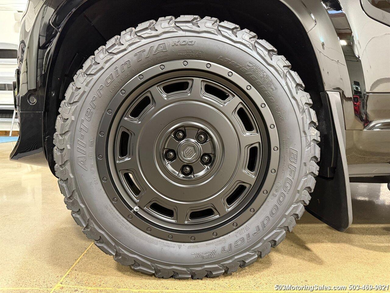 2024 Land Rover Defender 90 Urban Widetrack