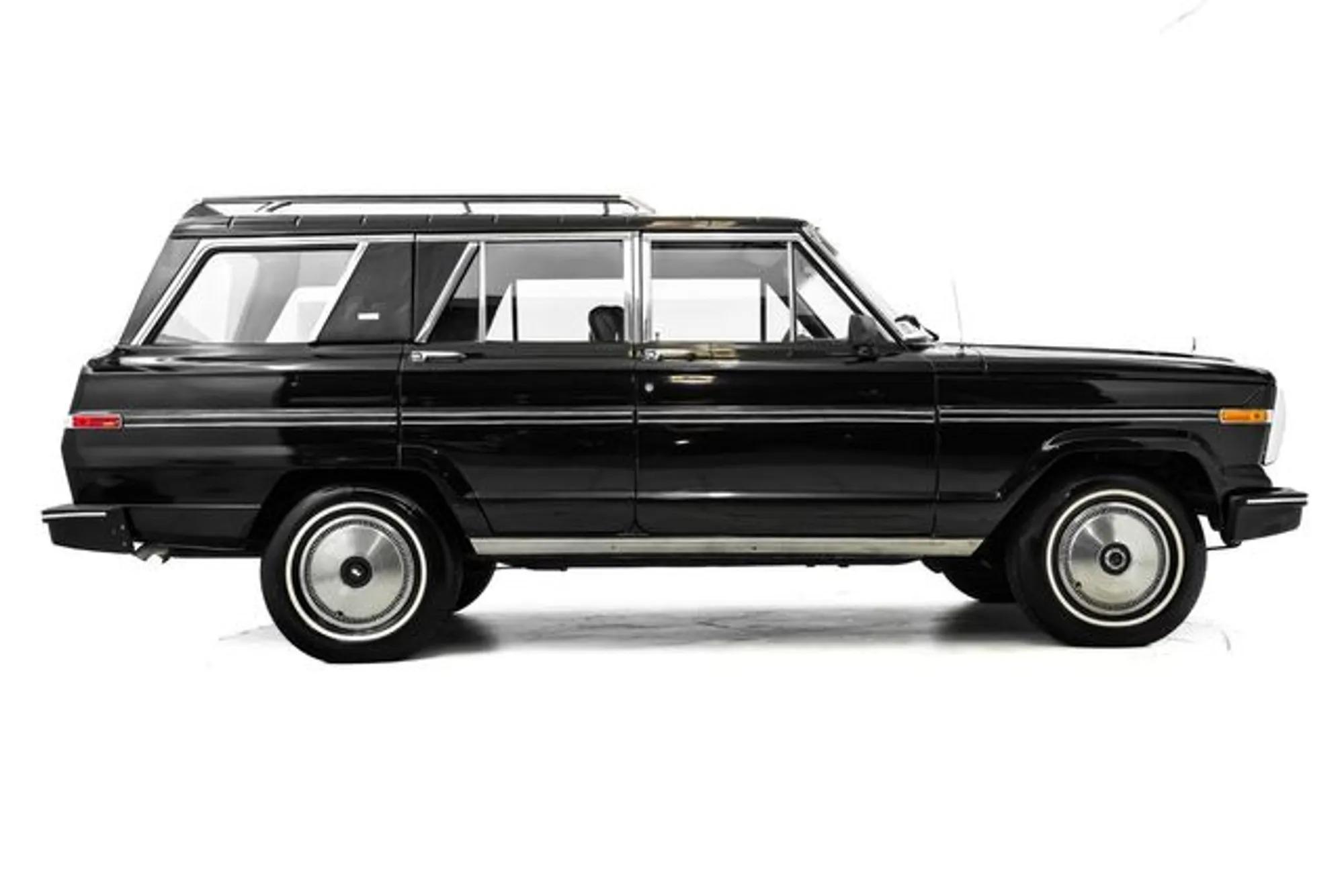 1987 Jeep Grand Wagoneer Ambassador Edition - 3