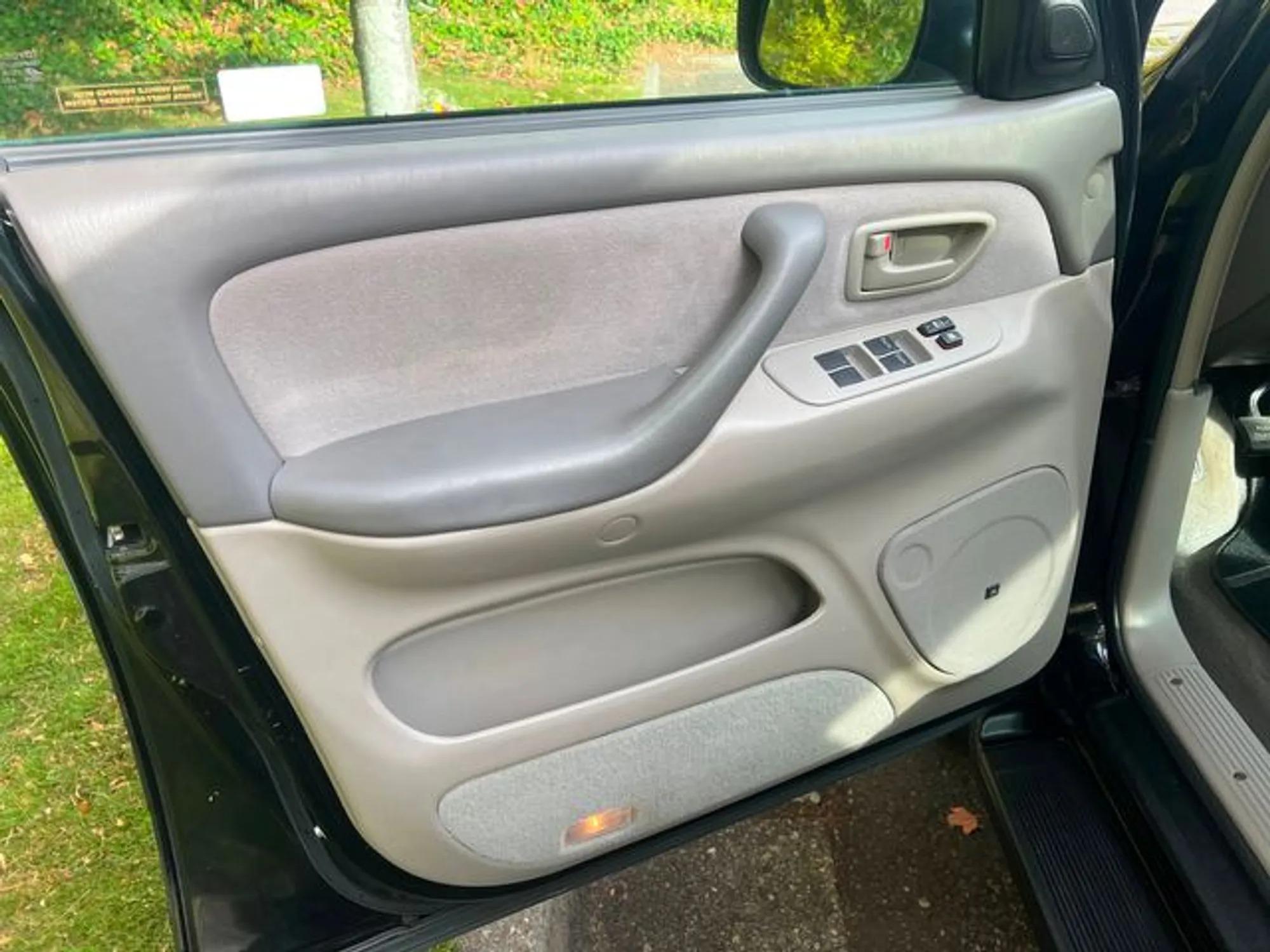 2007 Toyota Sequoia SR5