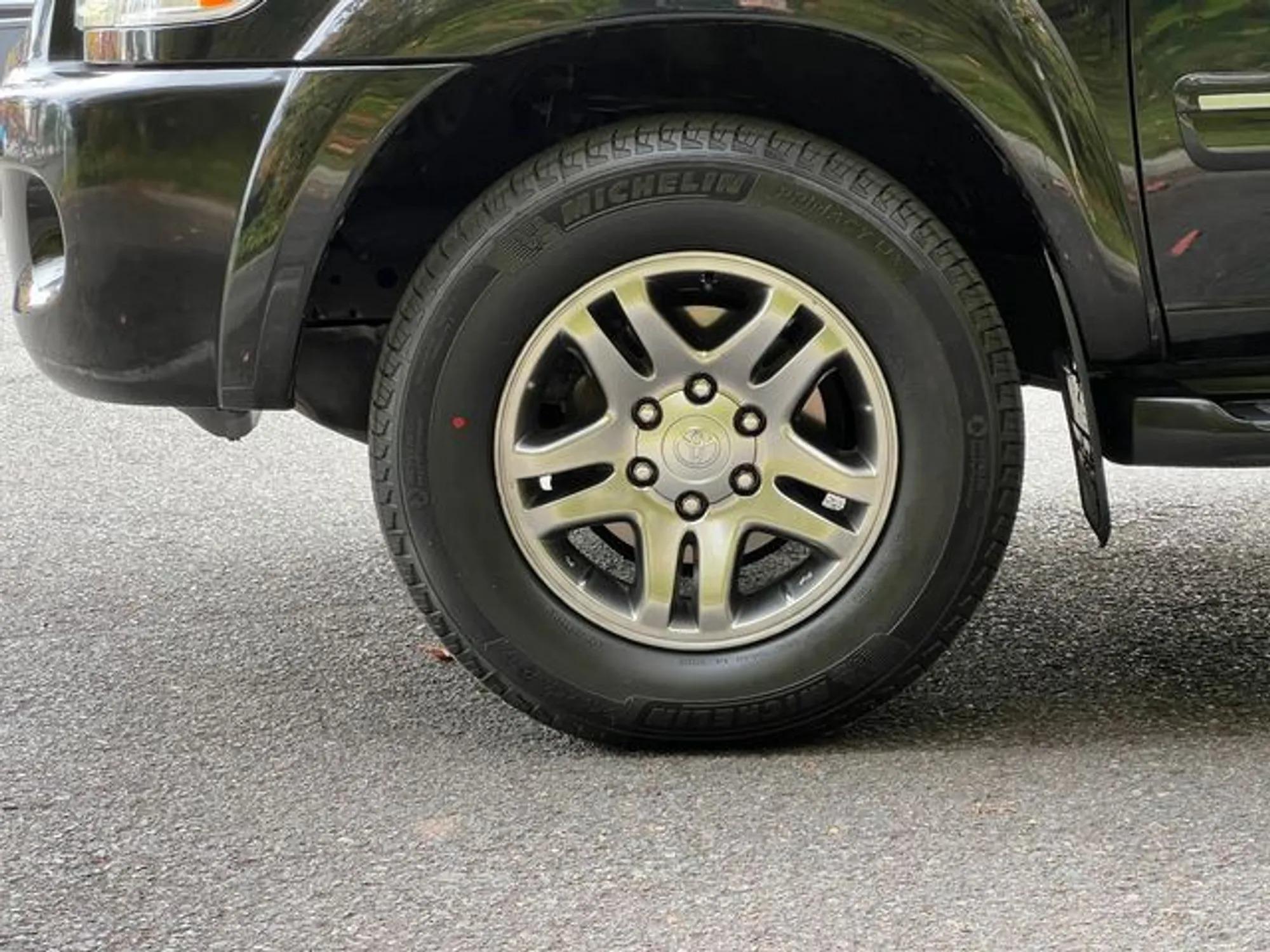 2007 Toyota Sequoia SR5