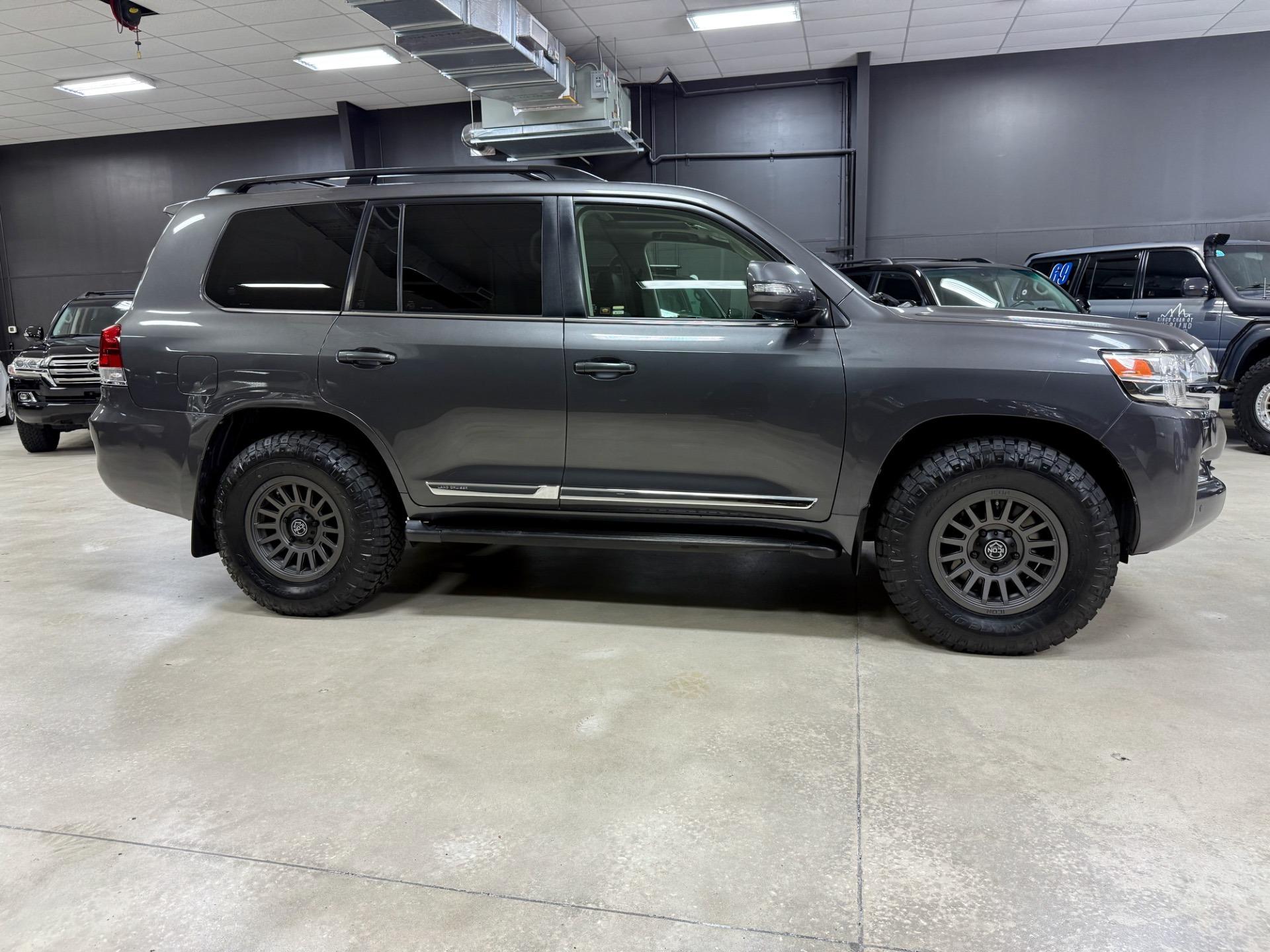 2016 Toyota Land Cruiser - 5