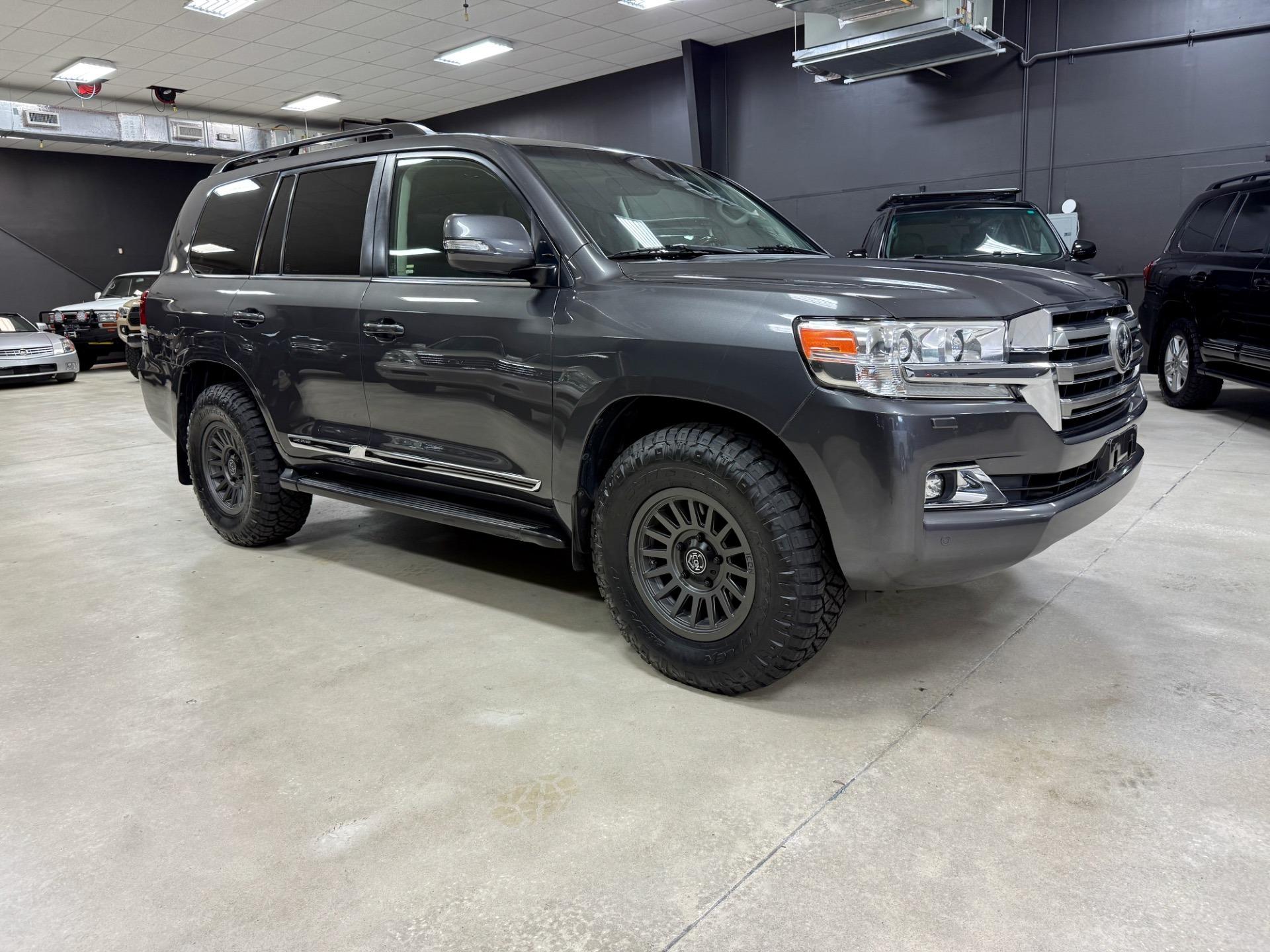 2016 Toyota Land Cruiser