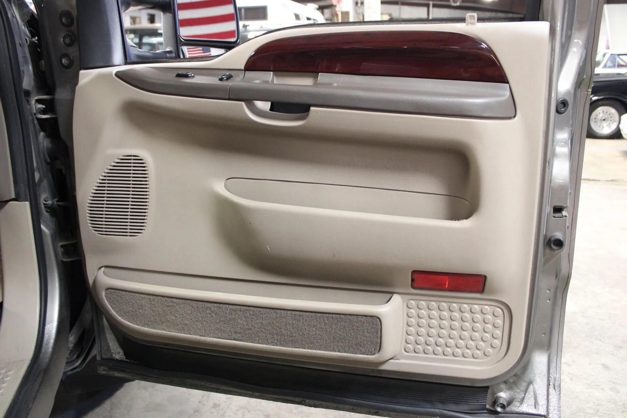 2004 Ford Excursion Limited