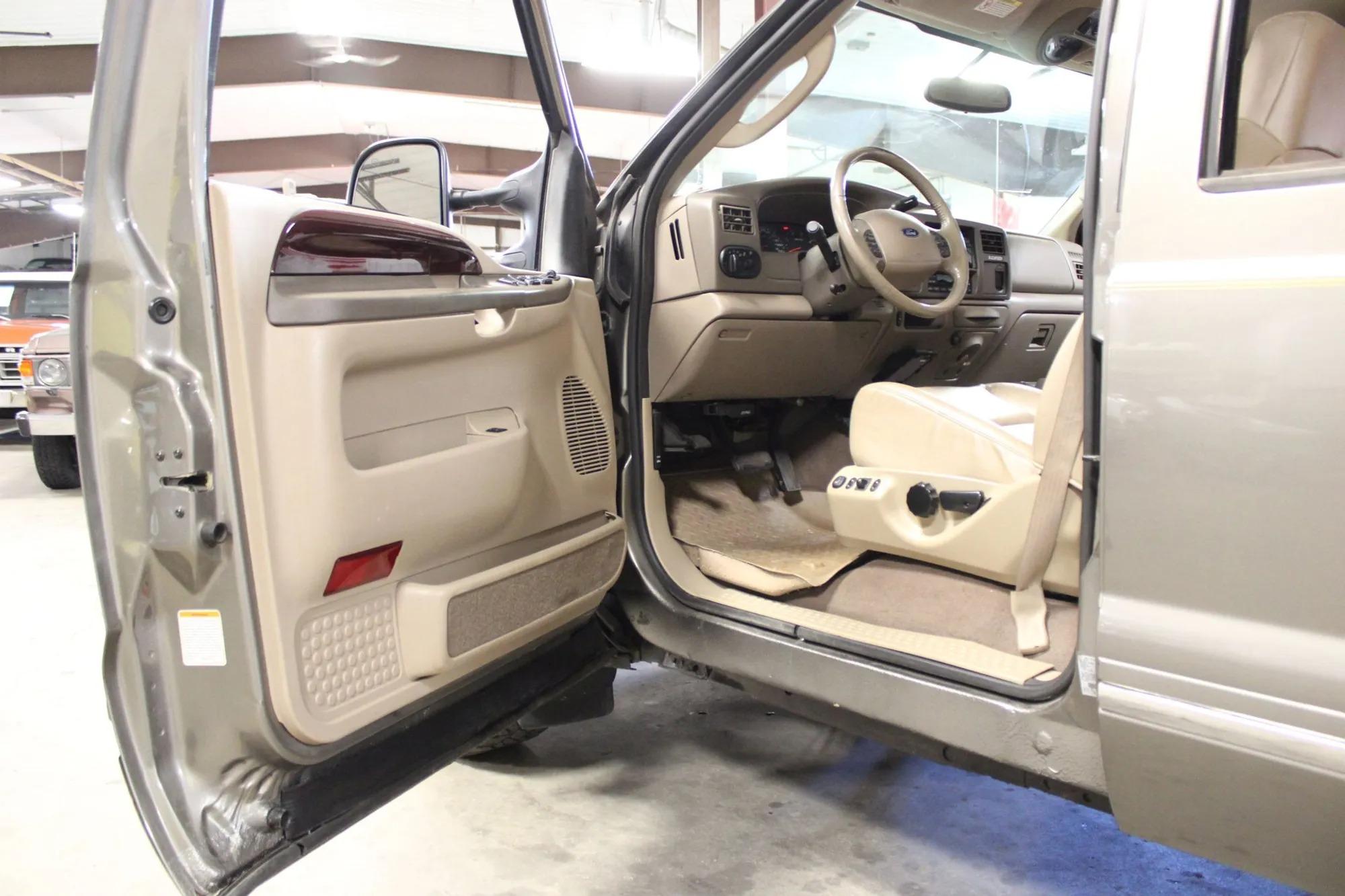 2004 Ford Excursion Limited