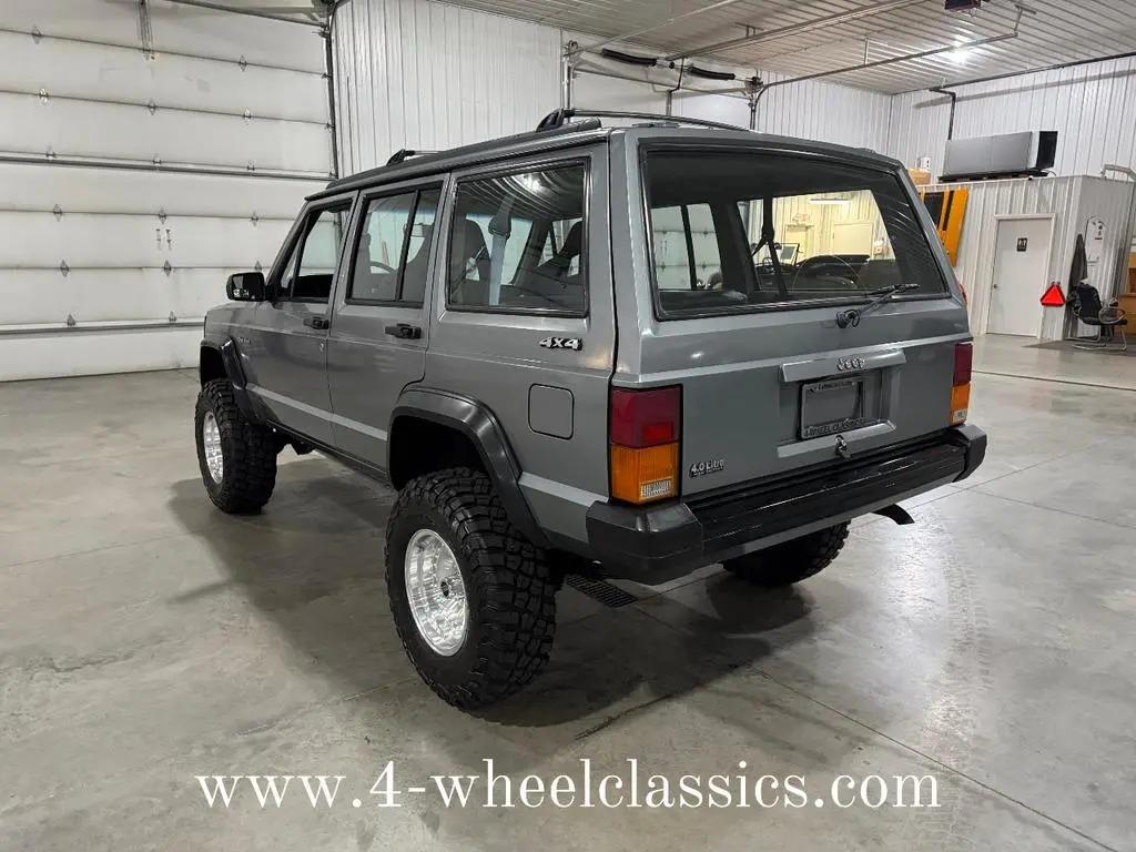 1992 Jeep Cherokee Sport - 3