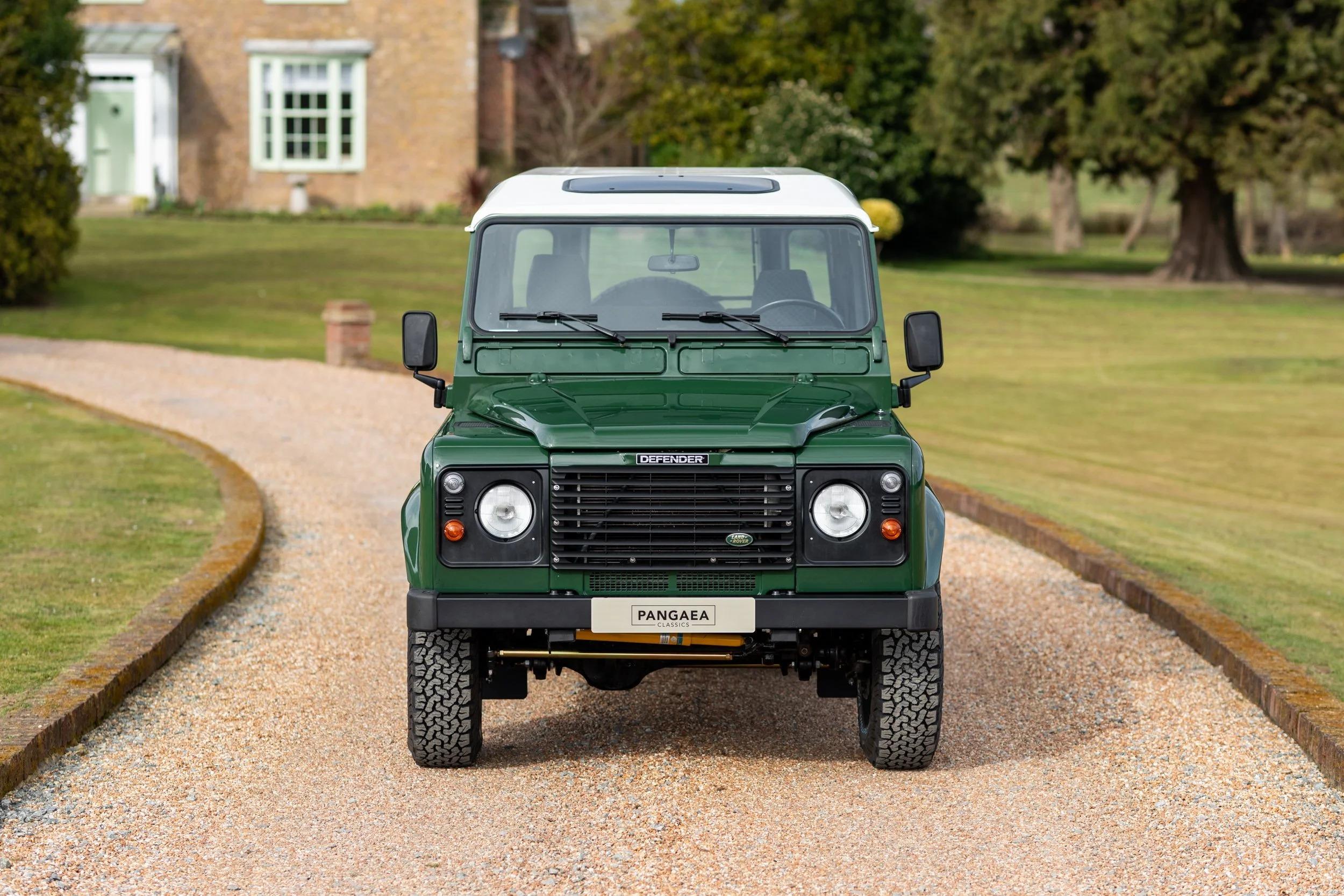 Td5-Powered 2000 Land Rover Defender 110 - 4