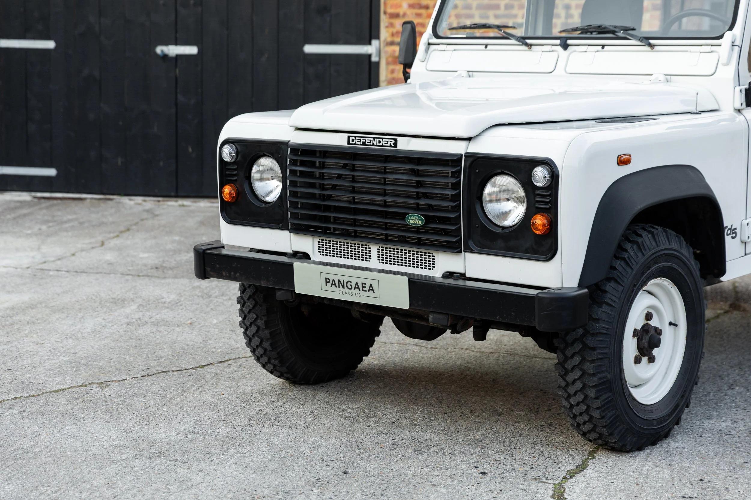 Td5-Powered 2000 Land Rover Defender 110 - 4