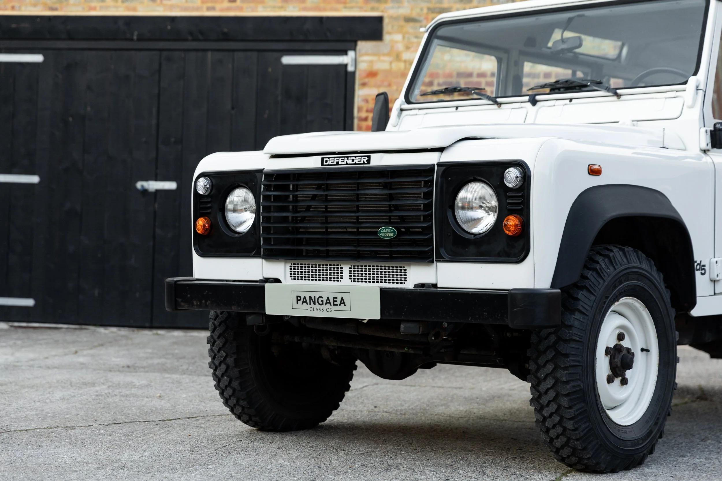 Td5-Powered 2000 Land Rover Defender 110 - 5