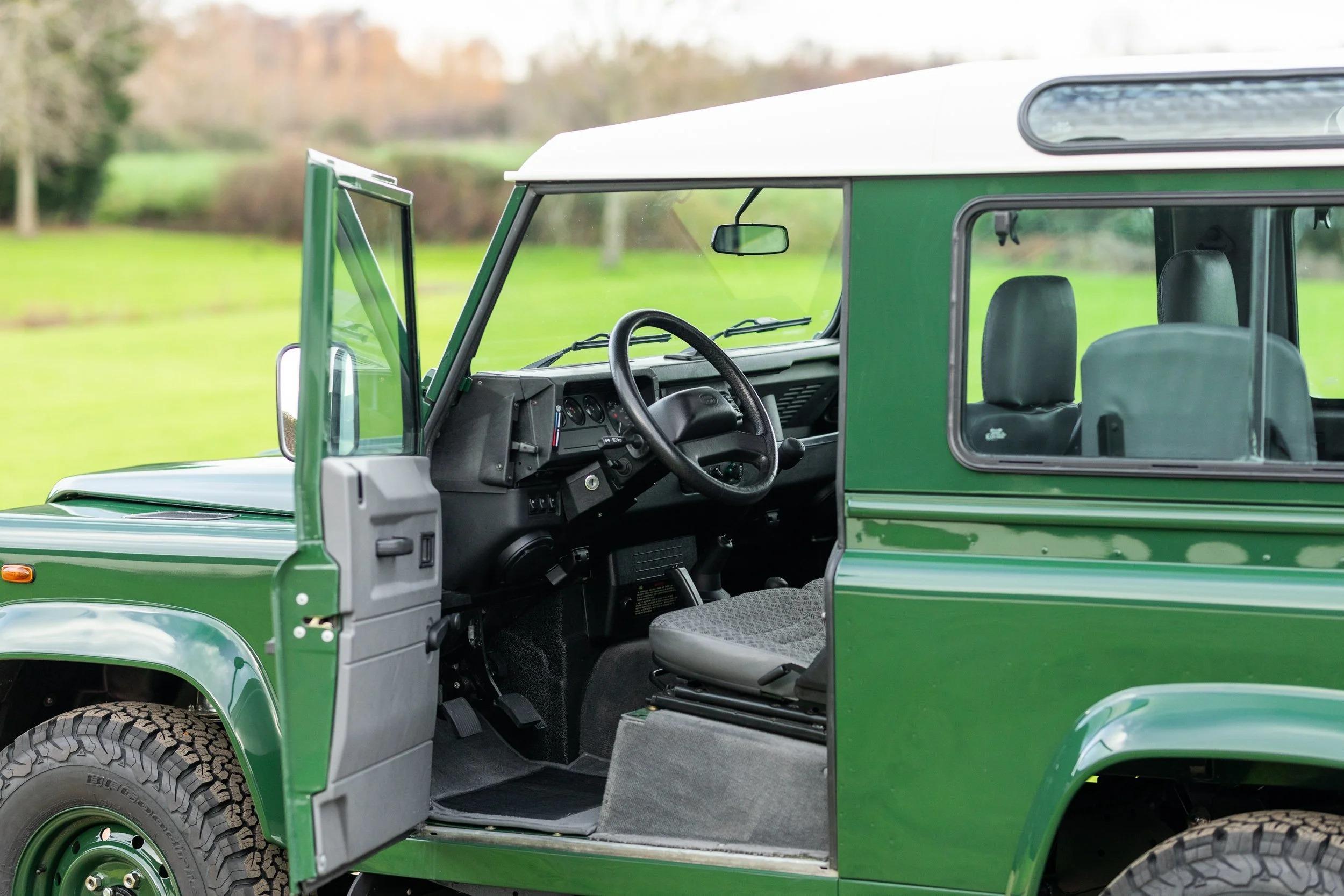 2000 Land Rover Defender 90