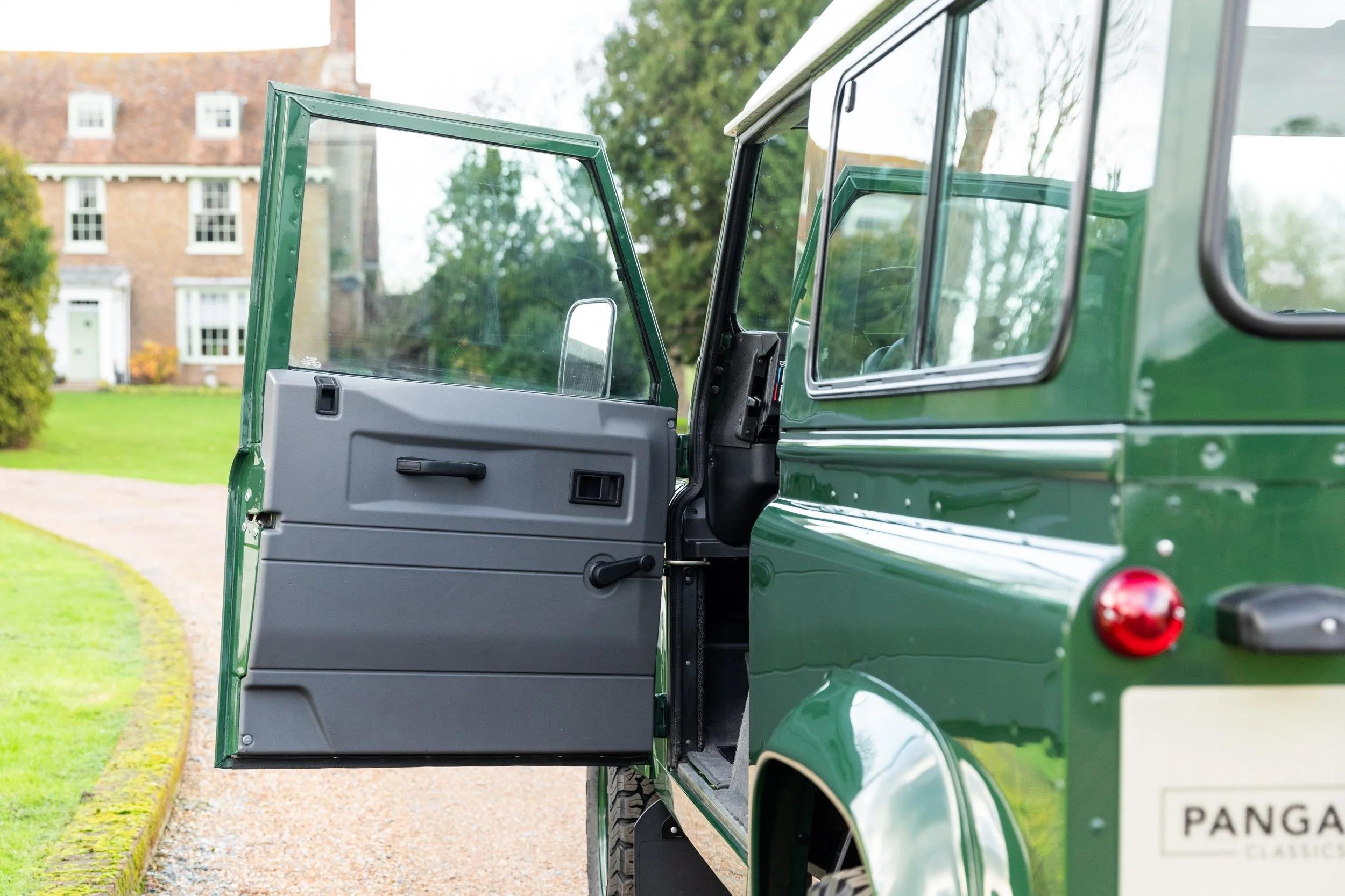 2000 Land Rover Defender 90