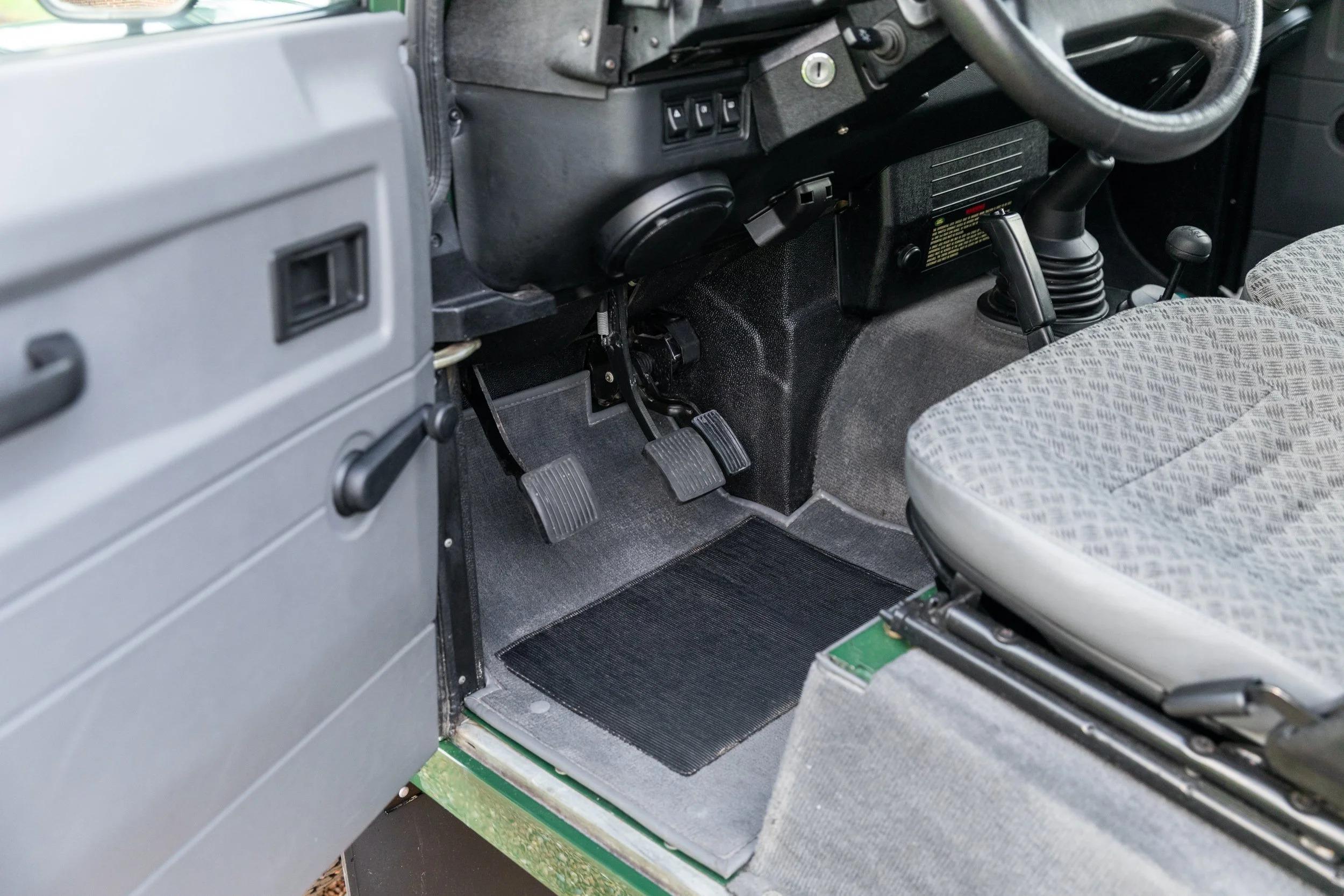 2000 Land Rover Defender 90