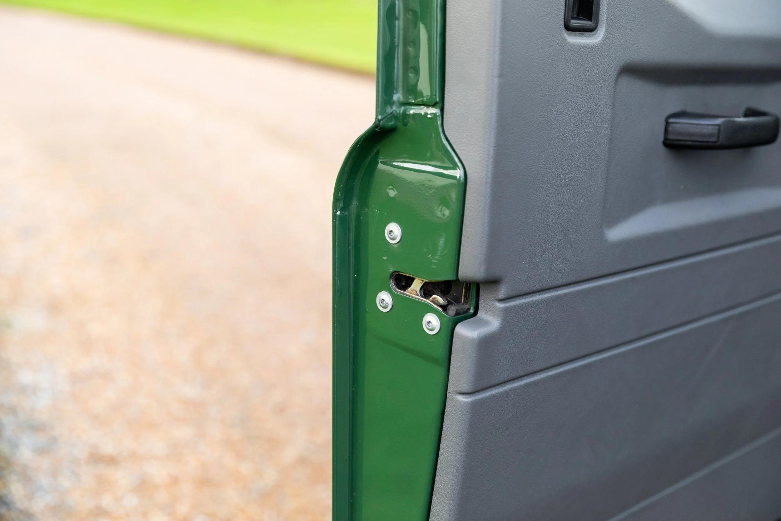 2000 Land Rover Defender 90