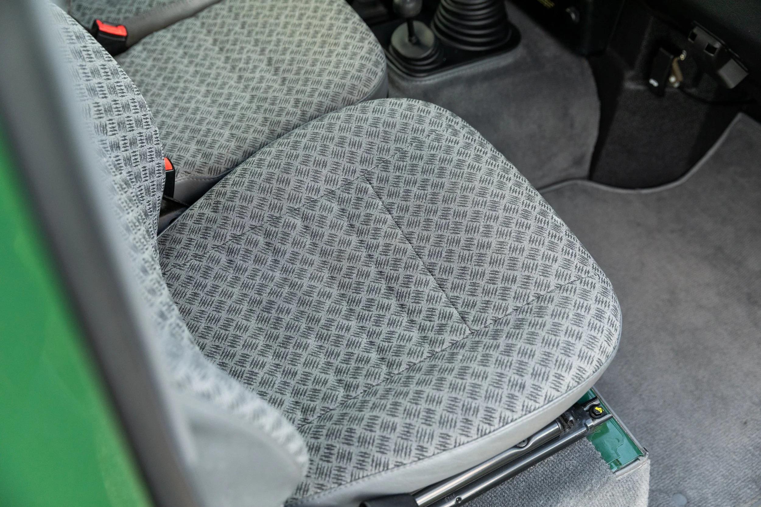 2000 Land Rover Defender 90