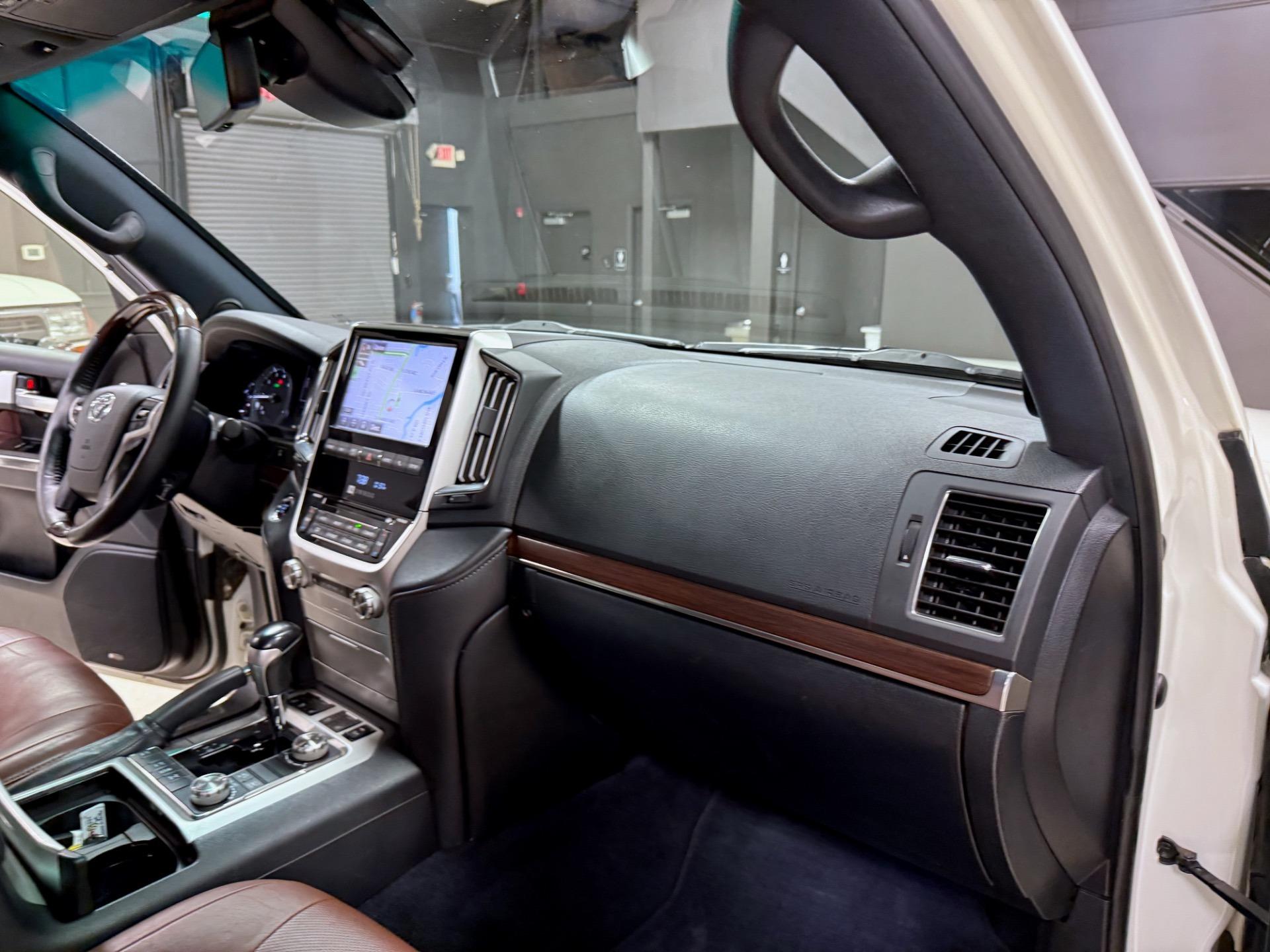 2017 Toyota Land Cruiser