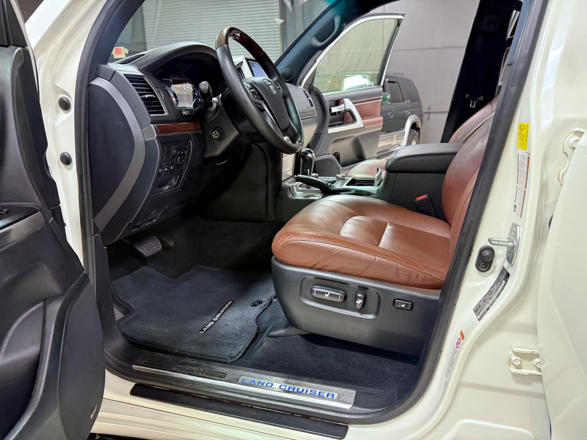 2017 Toyota Land Cruiser