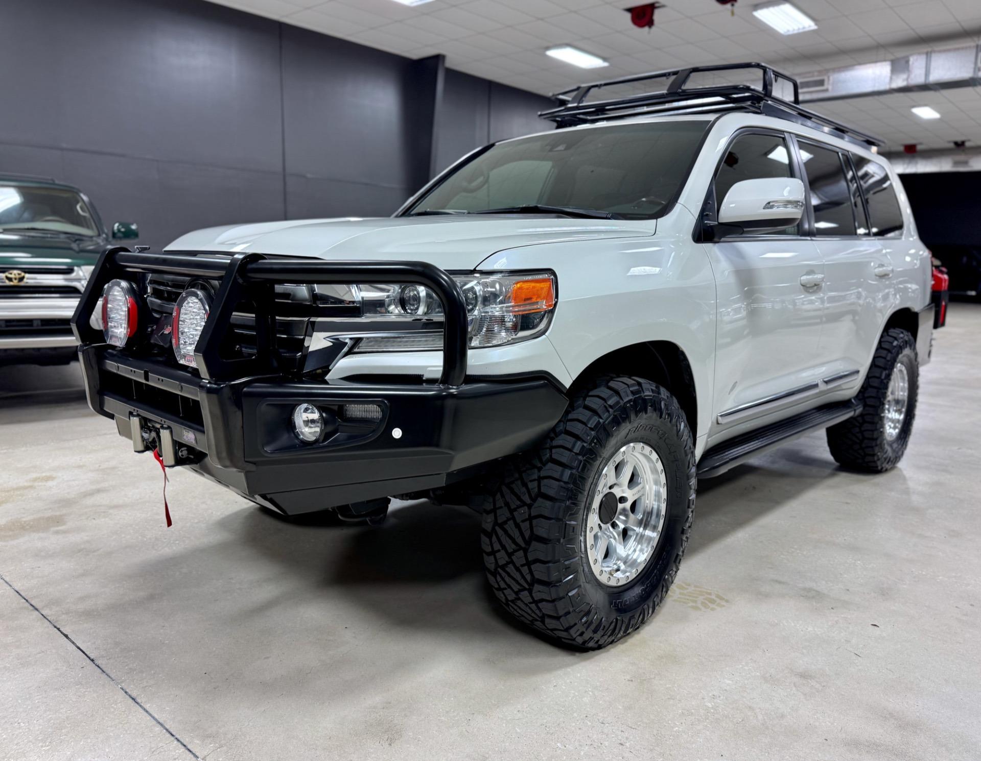 2017 Toyota Land Cruiser - 2