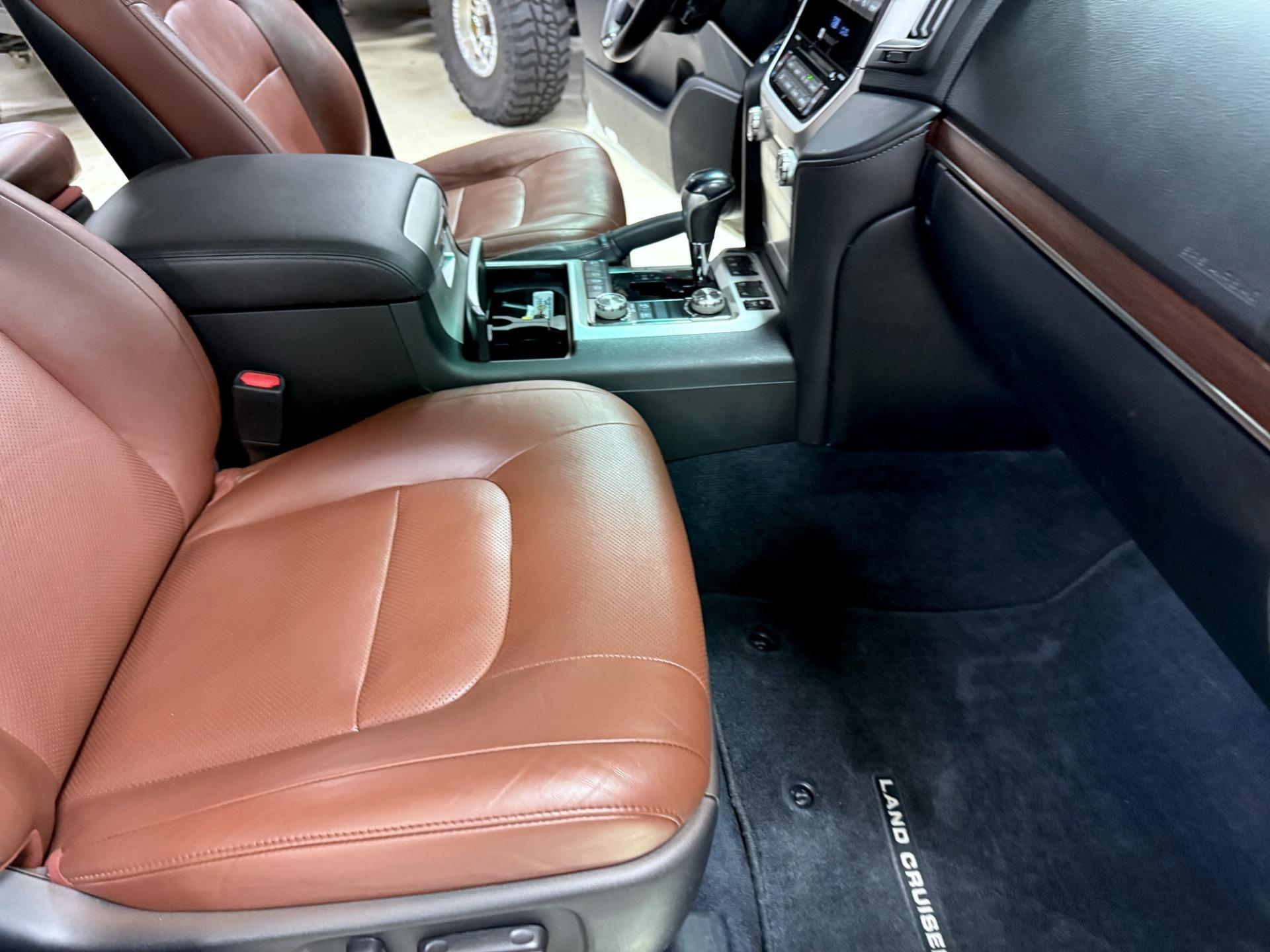 2017 Toyota Land Cruiser