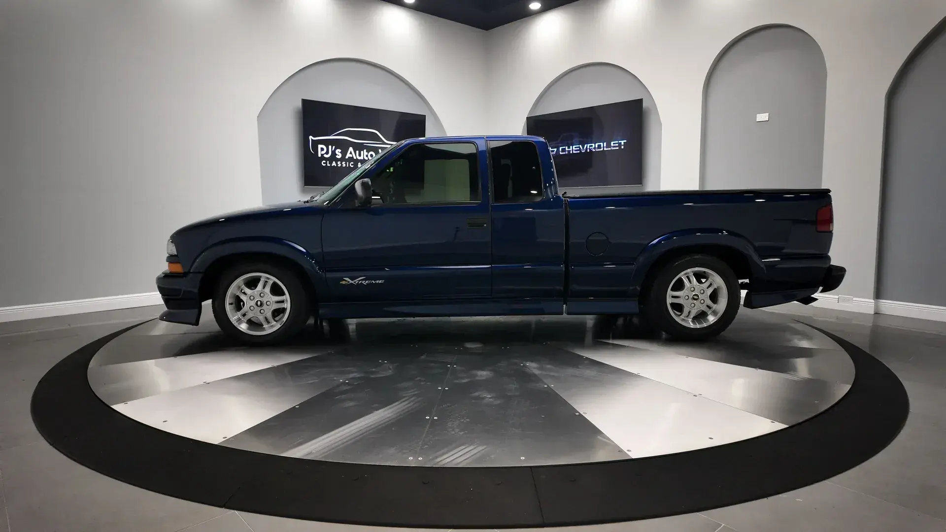 2003 Chevrolet S10 Extended Cab Xtreme Pickup - 2