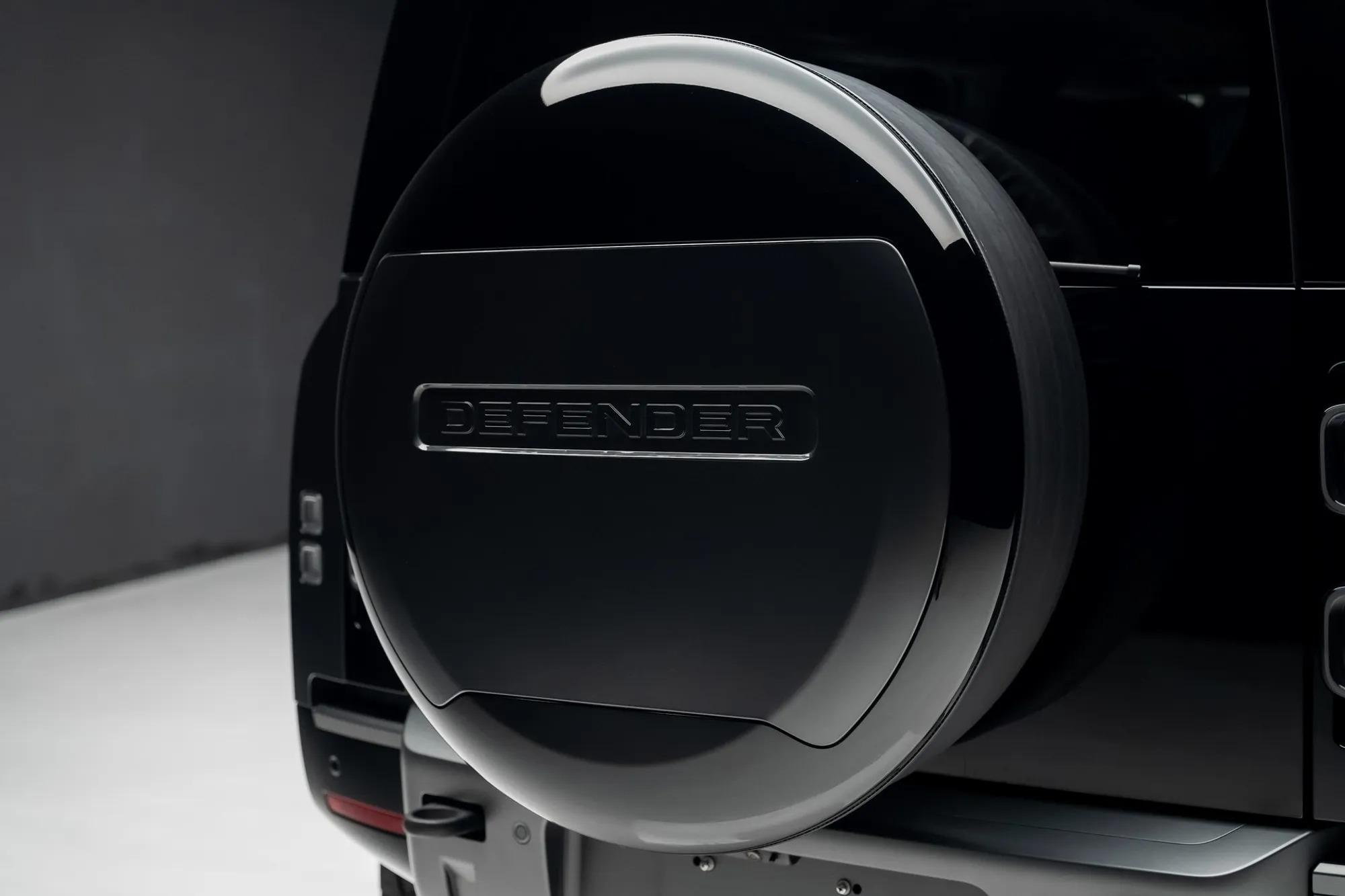 2024 Land Rover Defender 110 Carpathian Edition