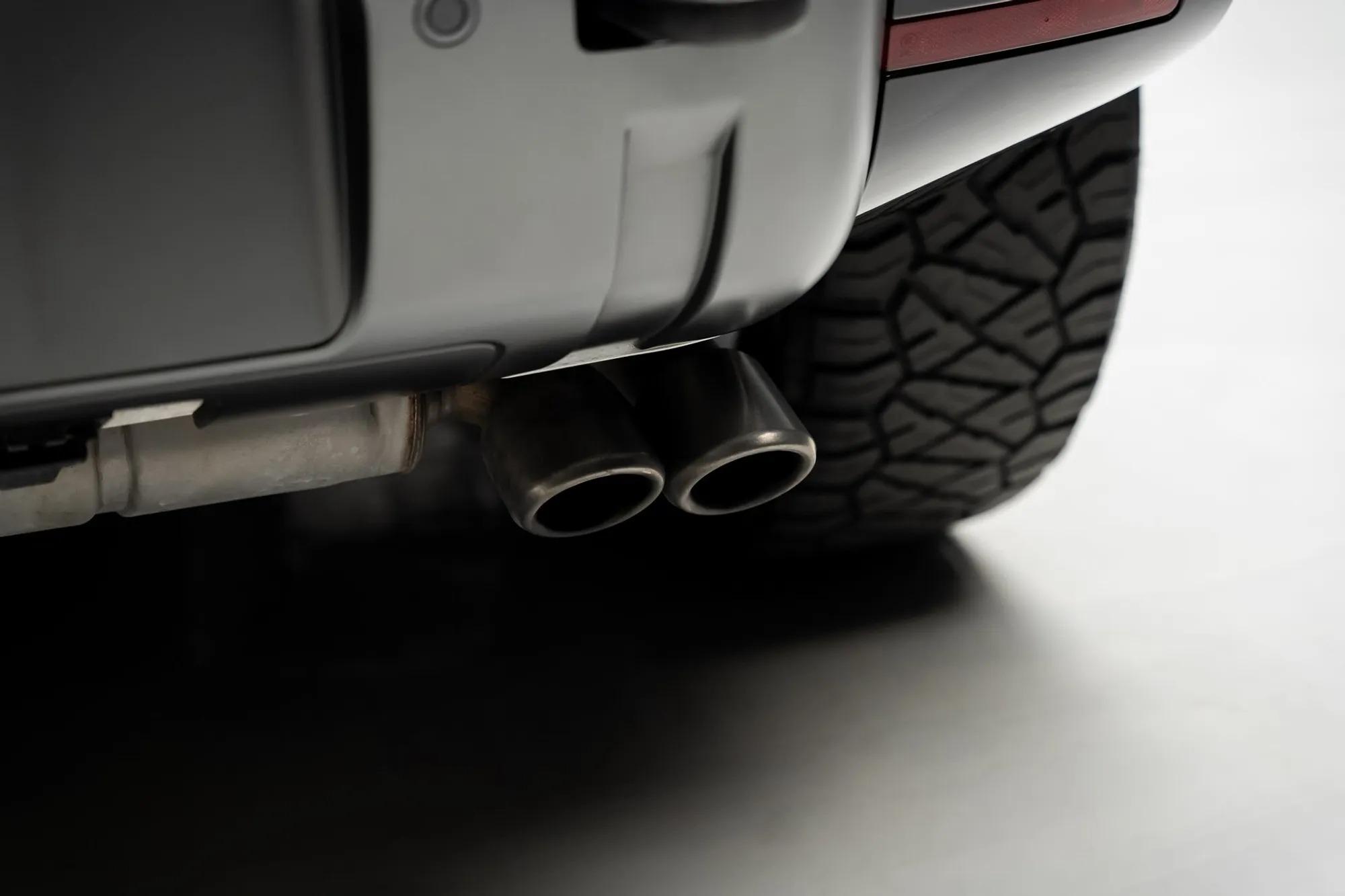 2024 Land Rover Defender 110 Carpathian Edition