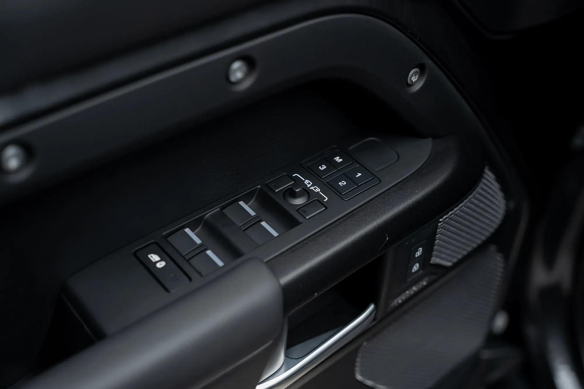 2024 Land Rover Defender 110 Carpathian Edition