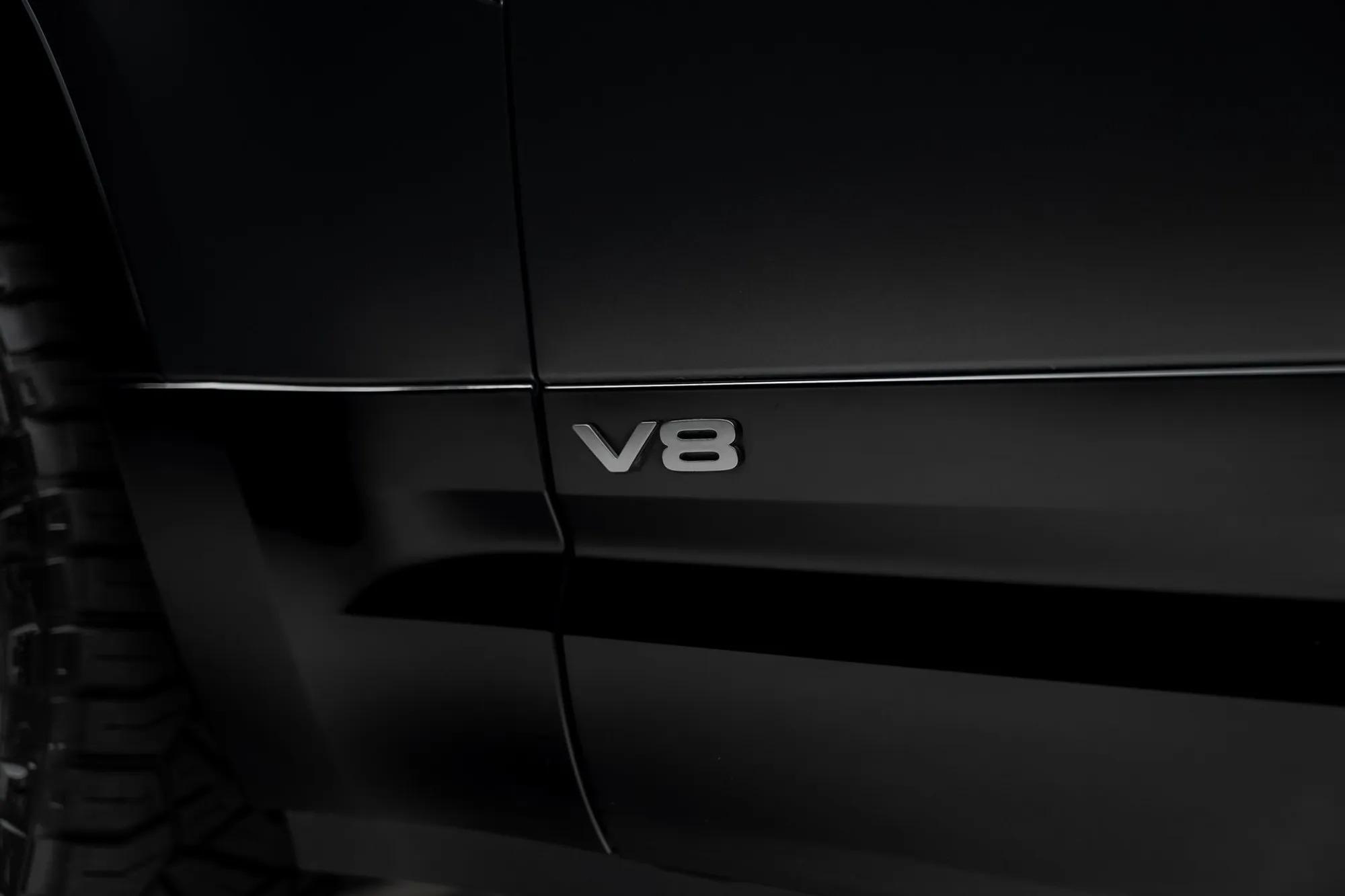 2024 Land Rover Defender 110 Carpathian Edition