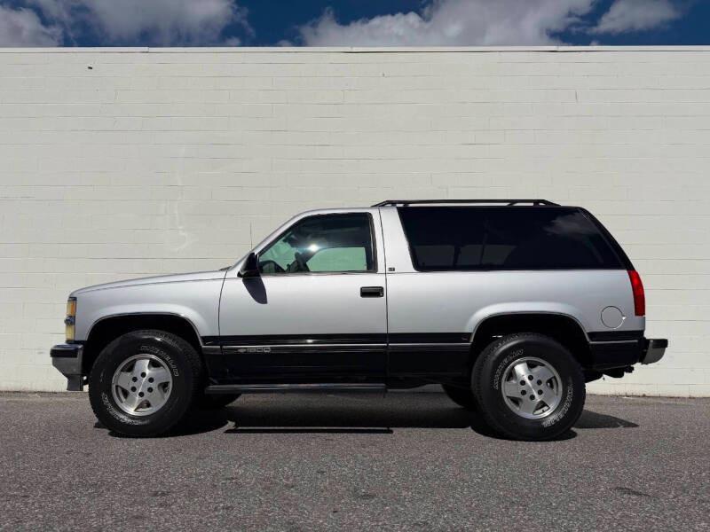 1995 Chevrolet Tahoe LT - 2