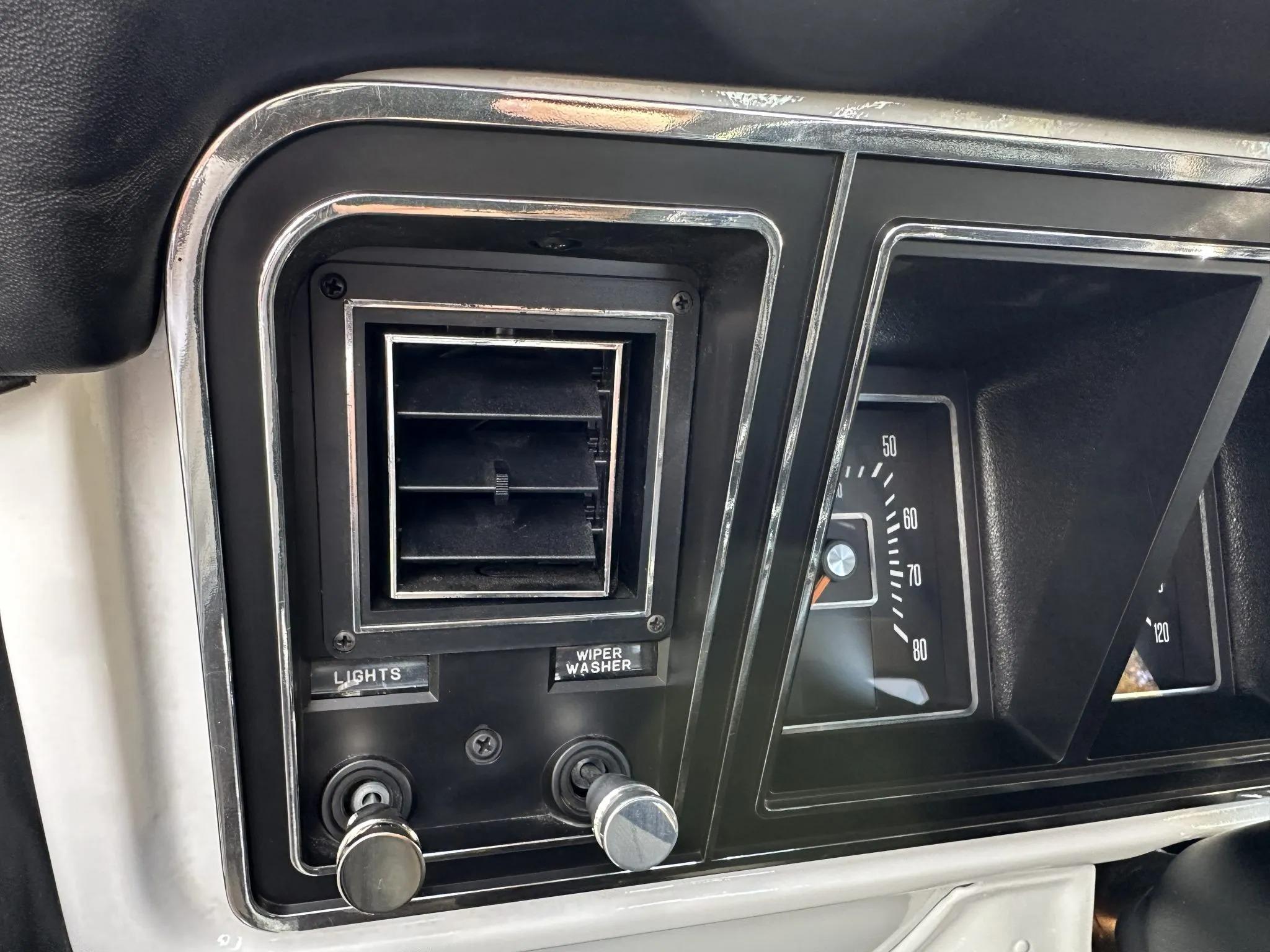 Modified 1975 Ford F-250 SuperCab 4×4