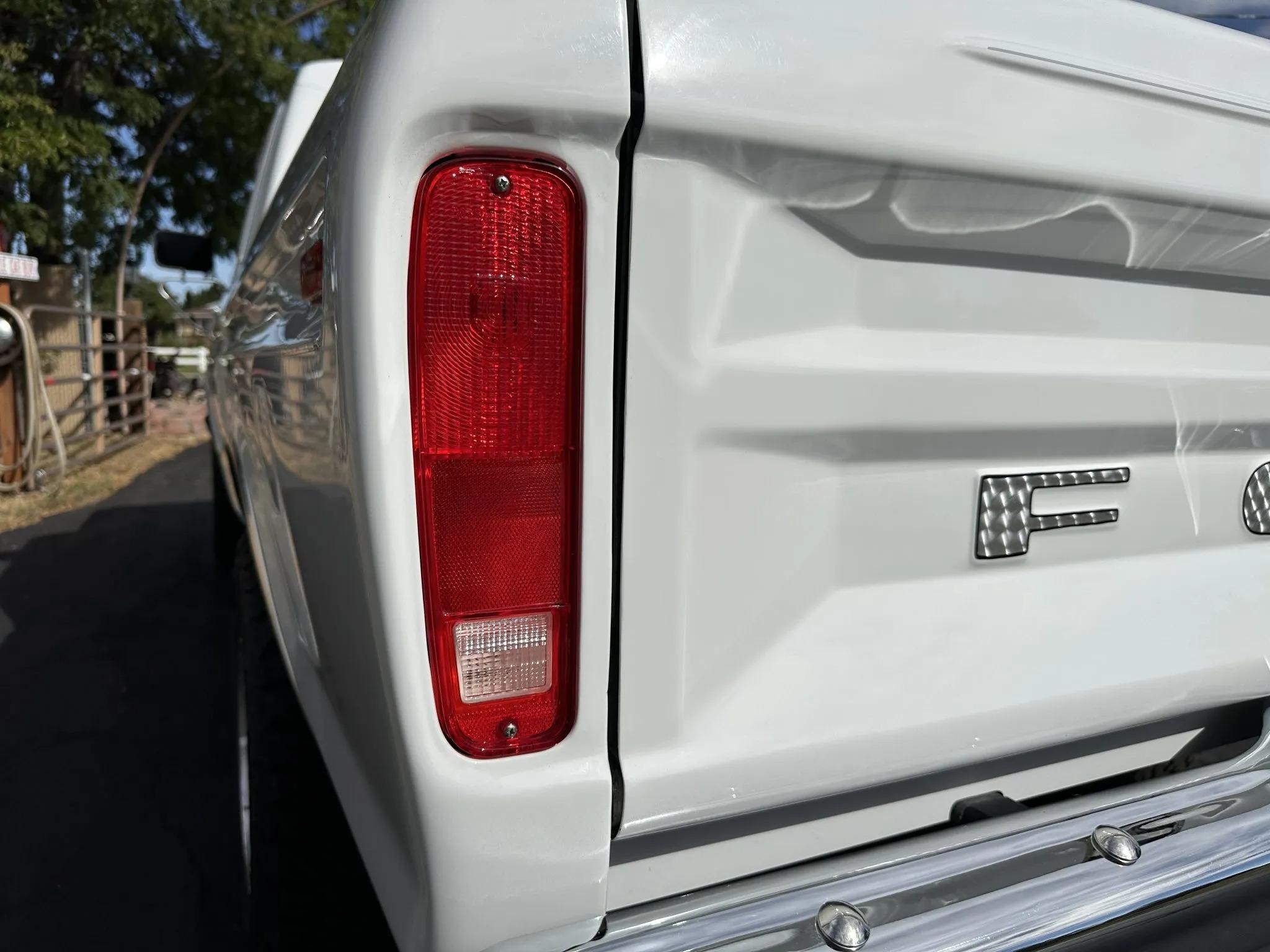 Modified 1975 Ford F-250 SuperCab 4×4