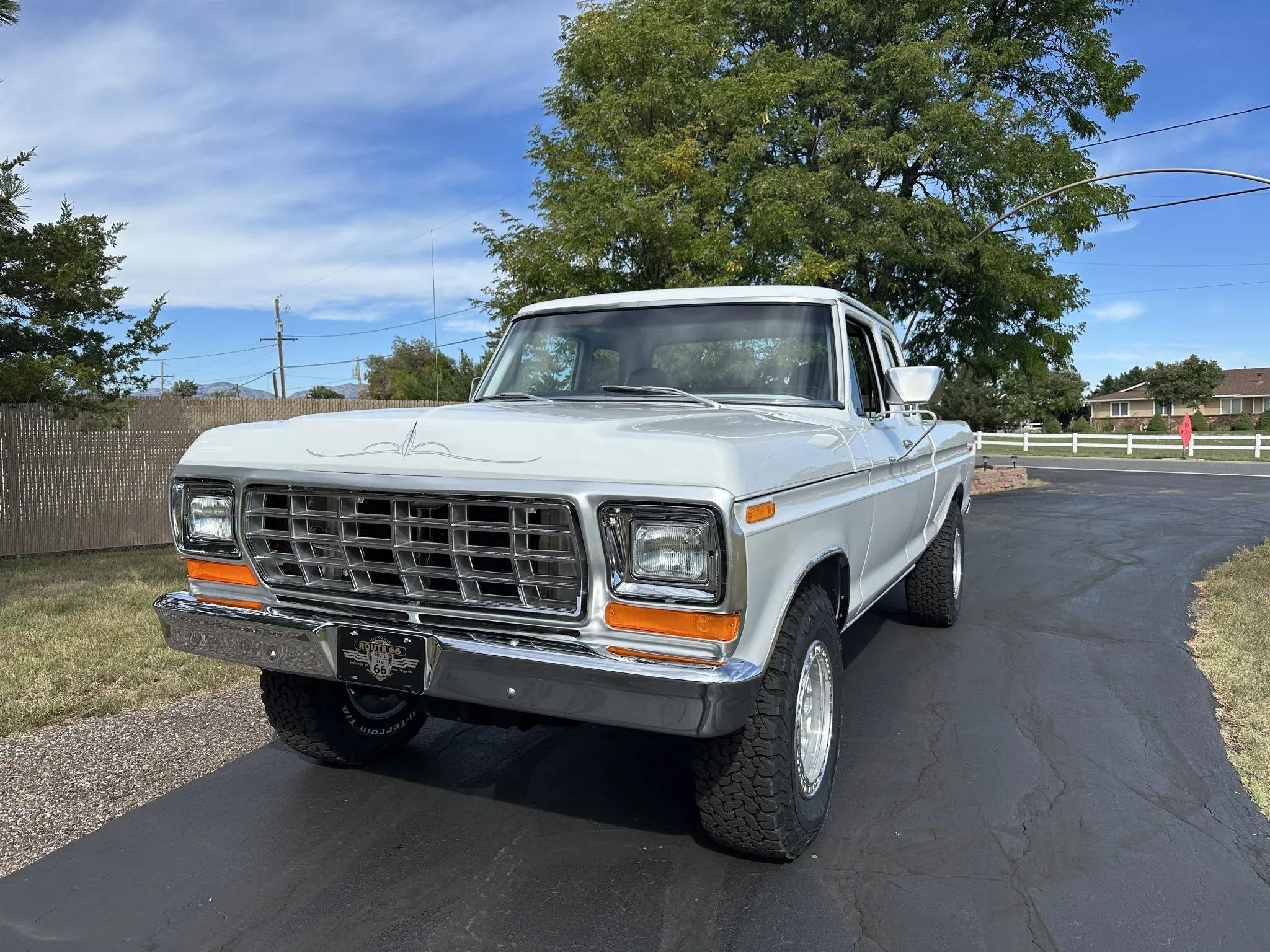 Modified 1975 Ford F-250 SuperCab 4×4 - 2