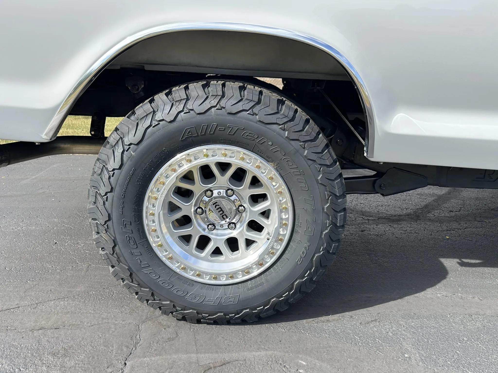 Modified 1975 Ford F-250 SuperCab 4×4