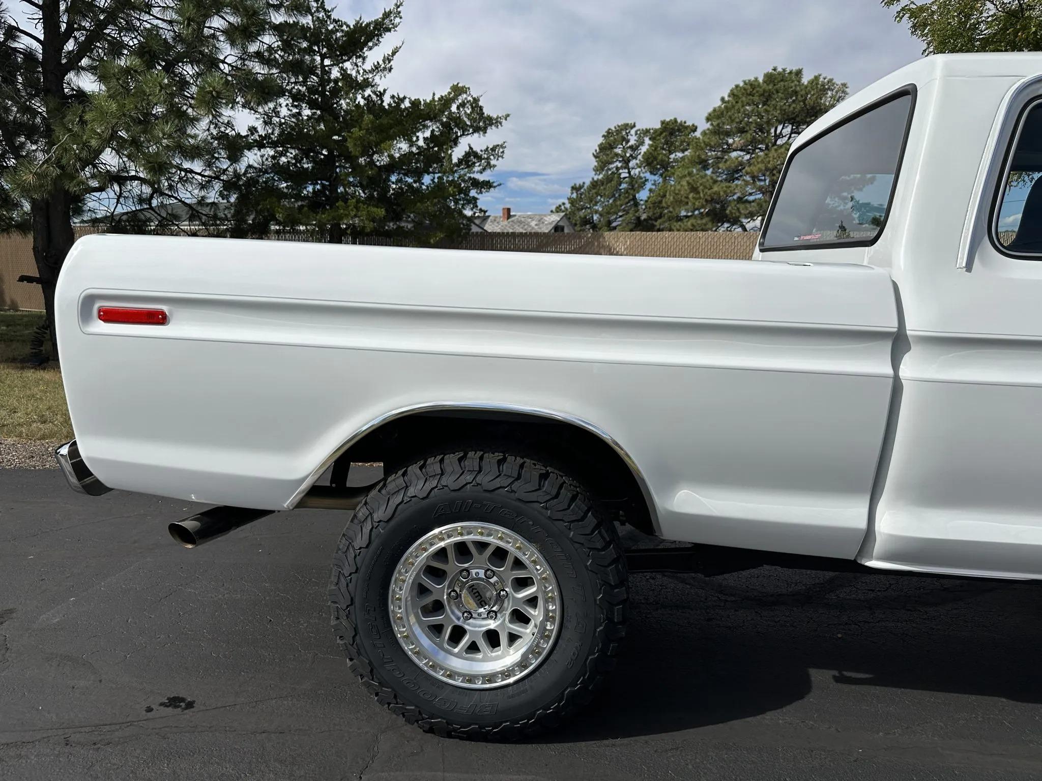 Modified 1975 Ford F-250 SuperCab 4×4