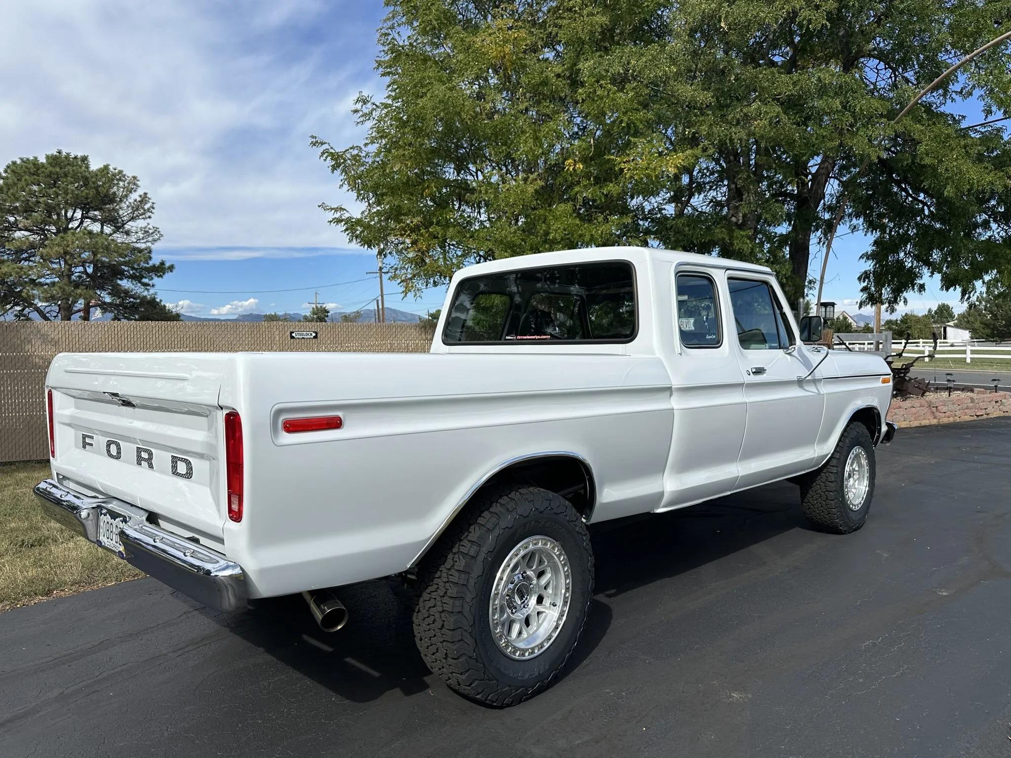 Modified 1975 Ford F-250 SuperCab 4×4