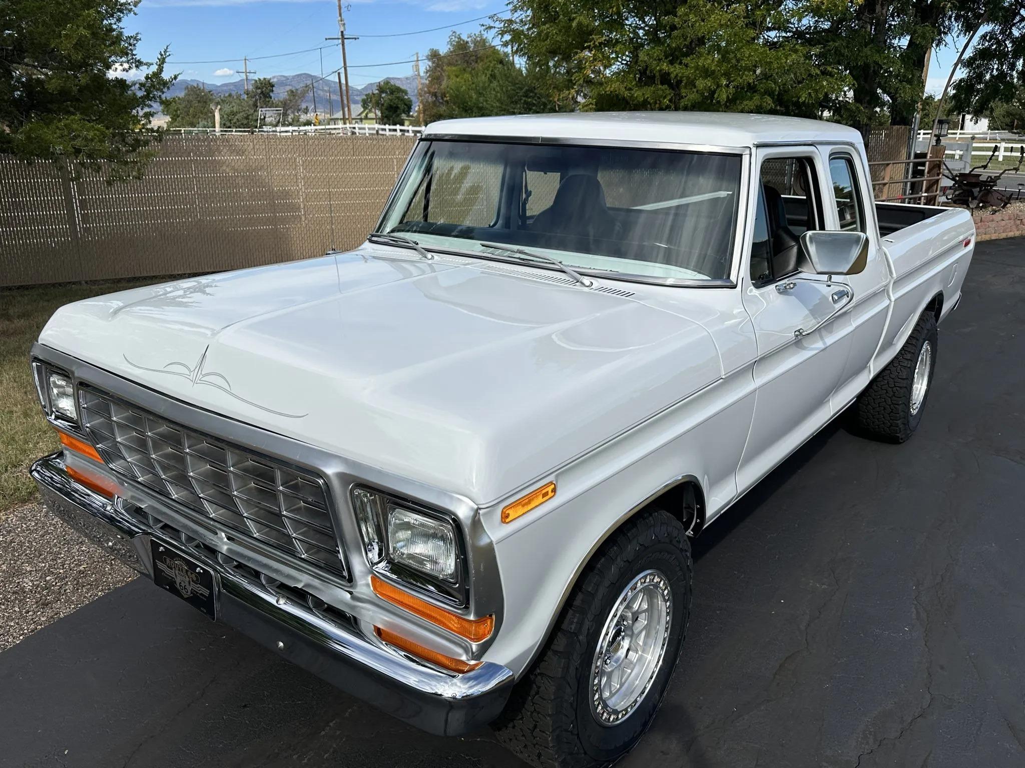 Modified 1975 Ford F-250 SuperCab 4×4 - 3
