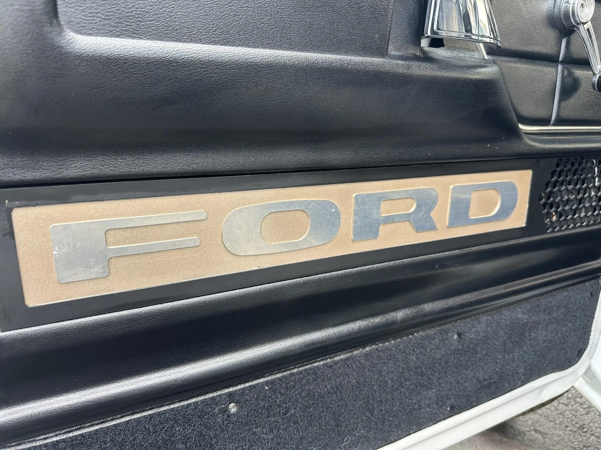 Modified 1975 Ford F-250 SuperCab 4×4