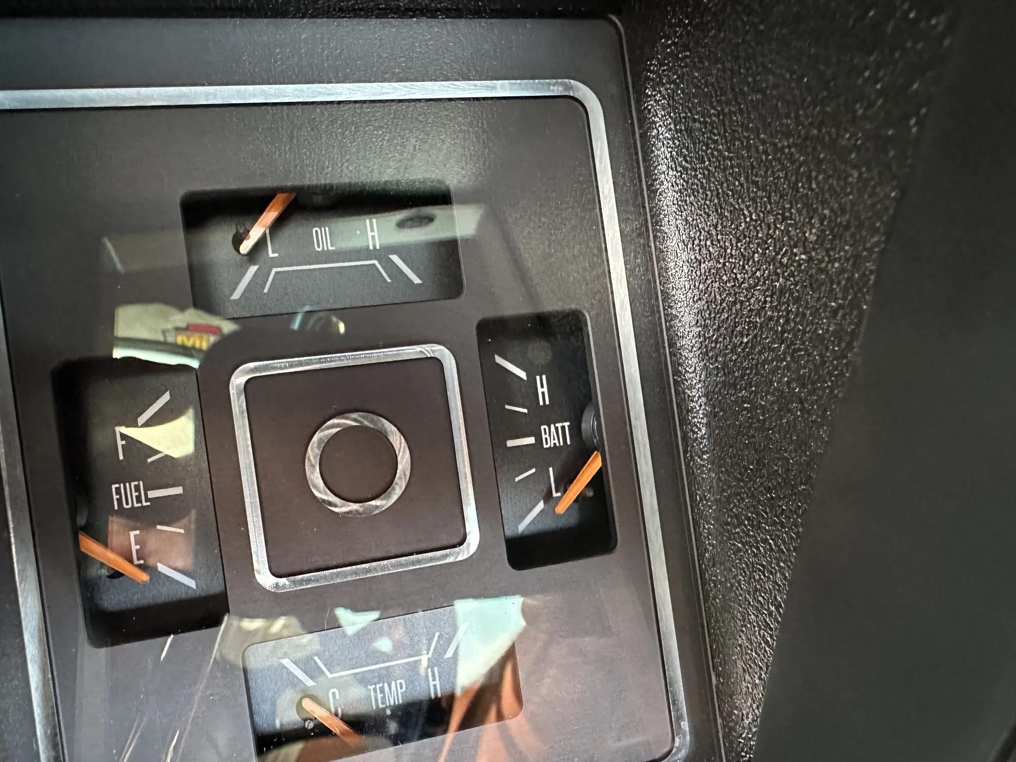 Modified 1975 Ford F-250 SuperCab 4×4