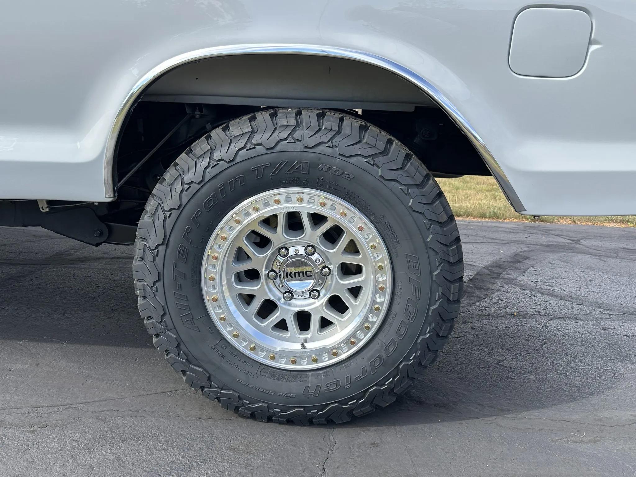 Modified 1975 Ford F-250 SuperCab 4×4