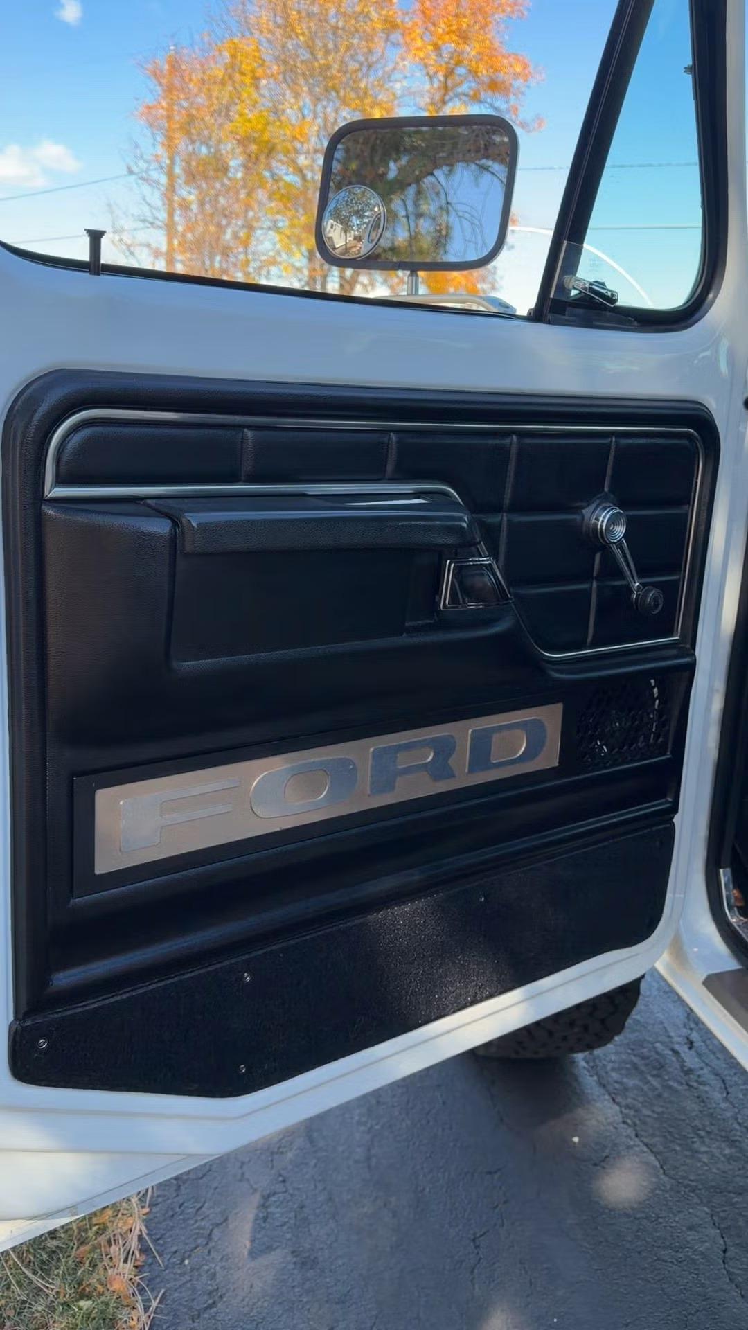 Modified 1975 Ford F-250 SuperCab 4×4