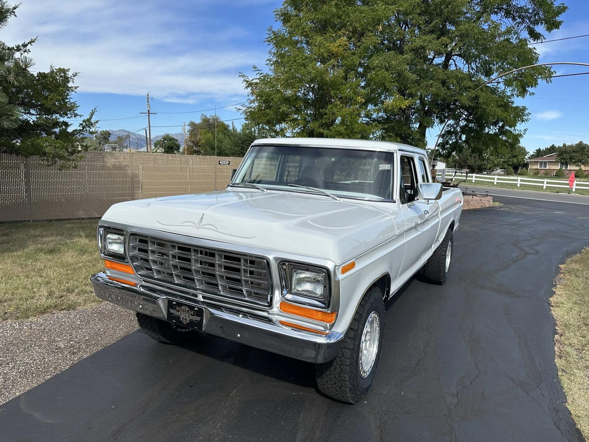 Modified 1975 Ford F-250 SuperCab 4×4